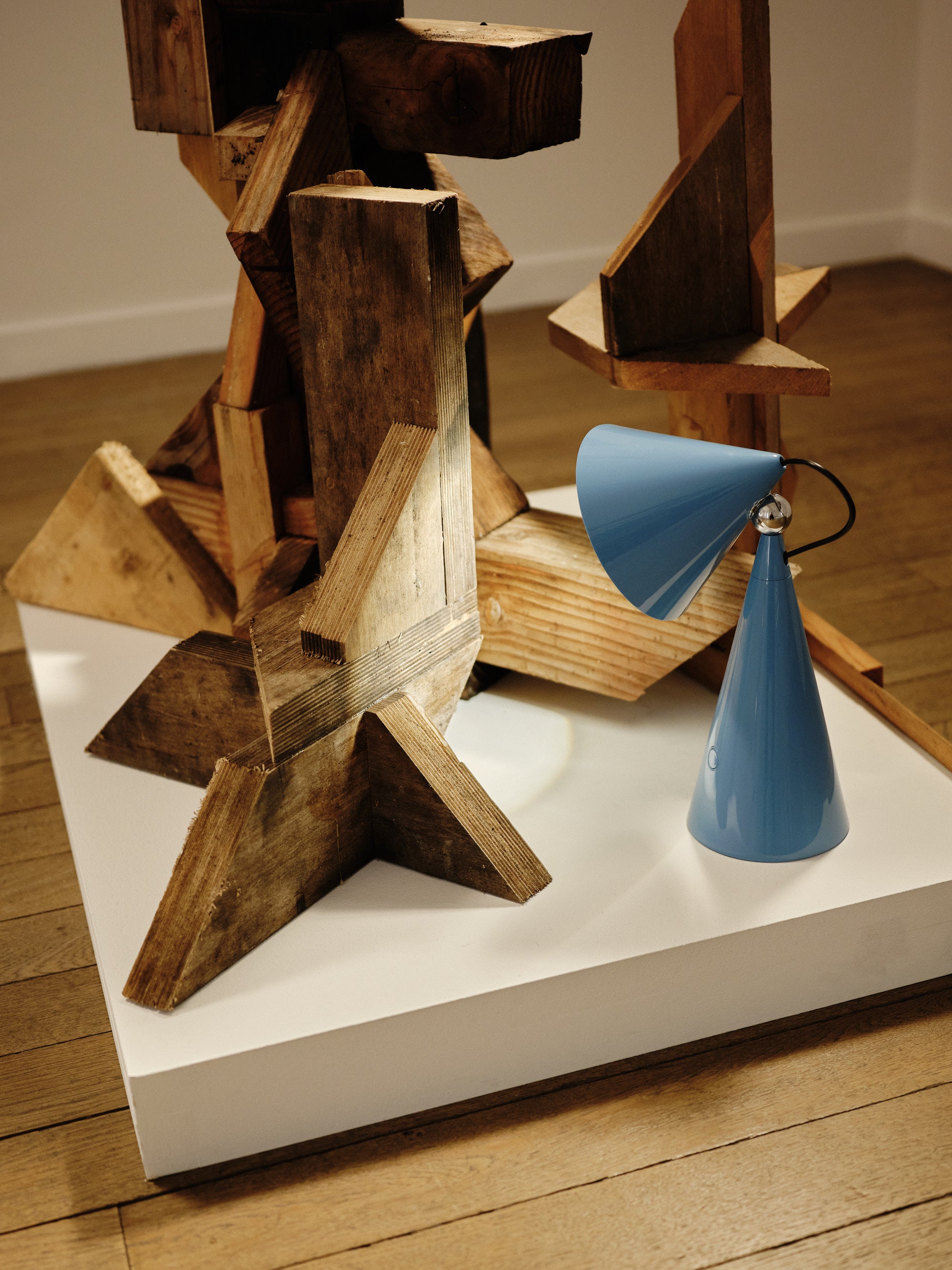 Přenosná lampa POSE světle modrá