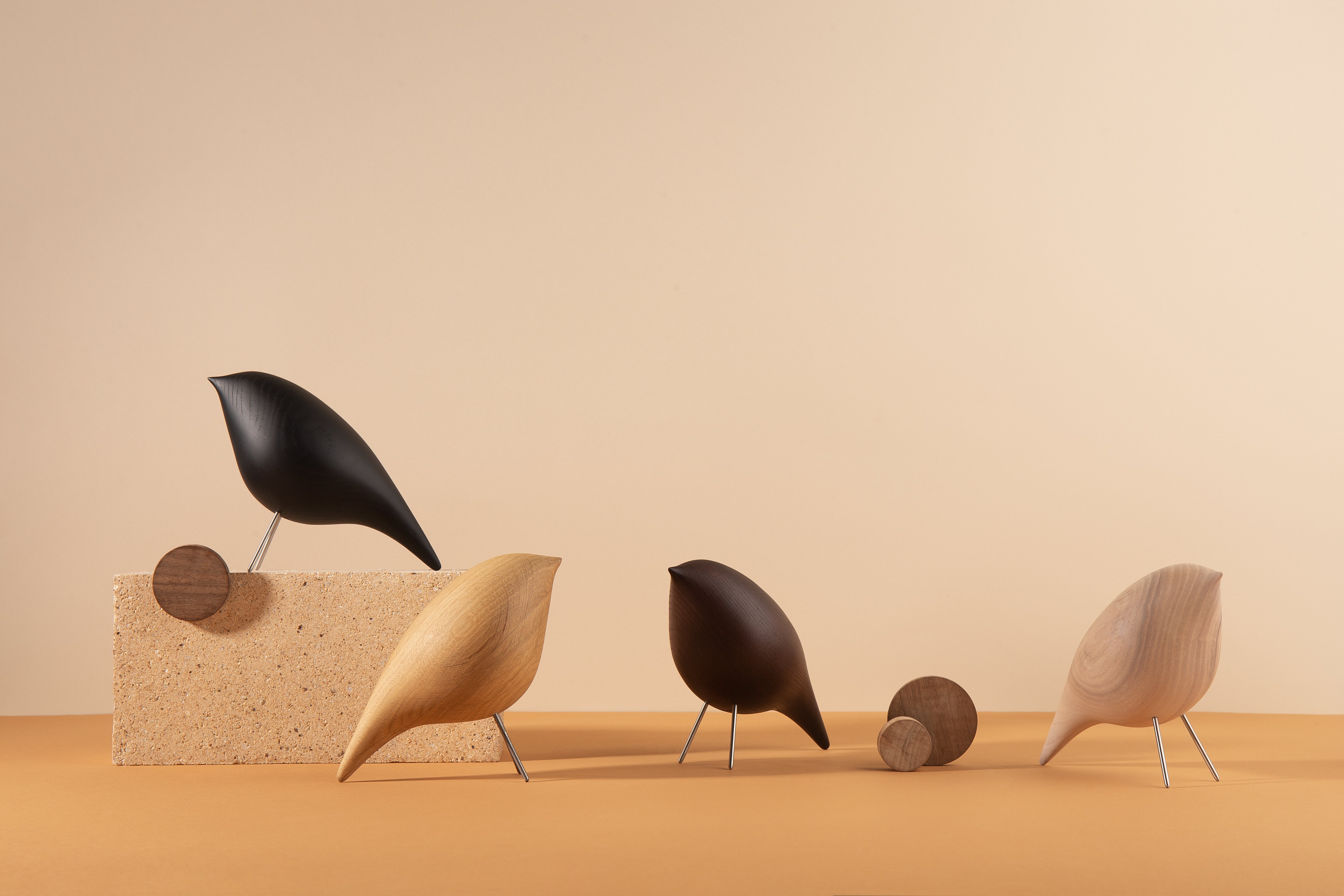 Dekorativní figurka TWEETY DECORATIVE BIRD černý jasan