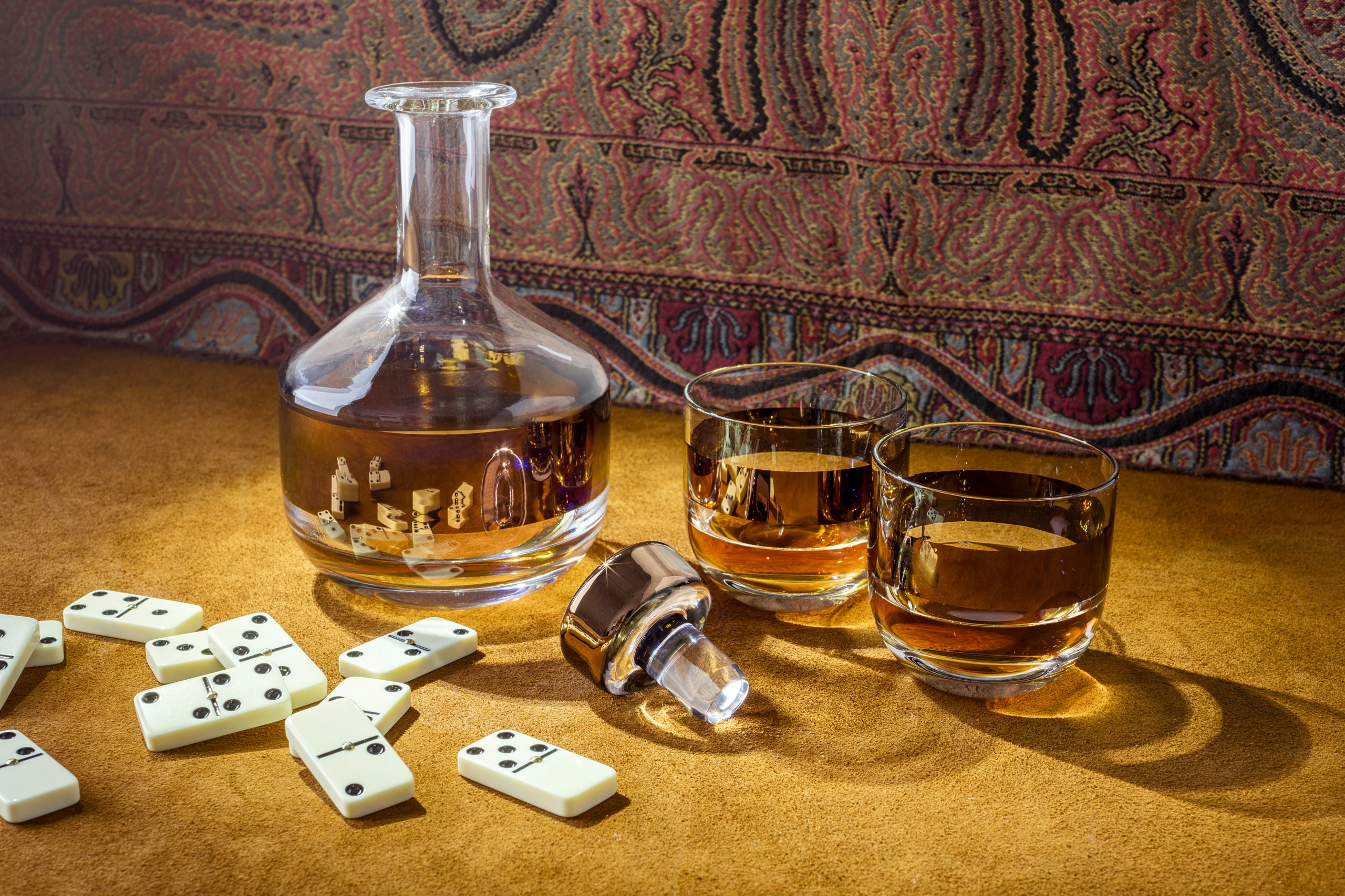 Glass carafe with copper tank