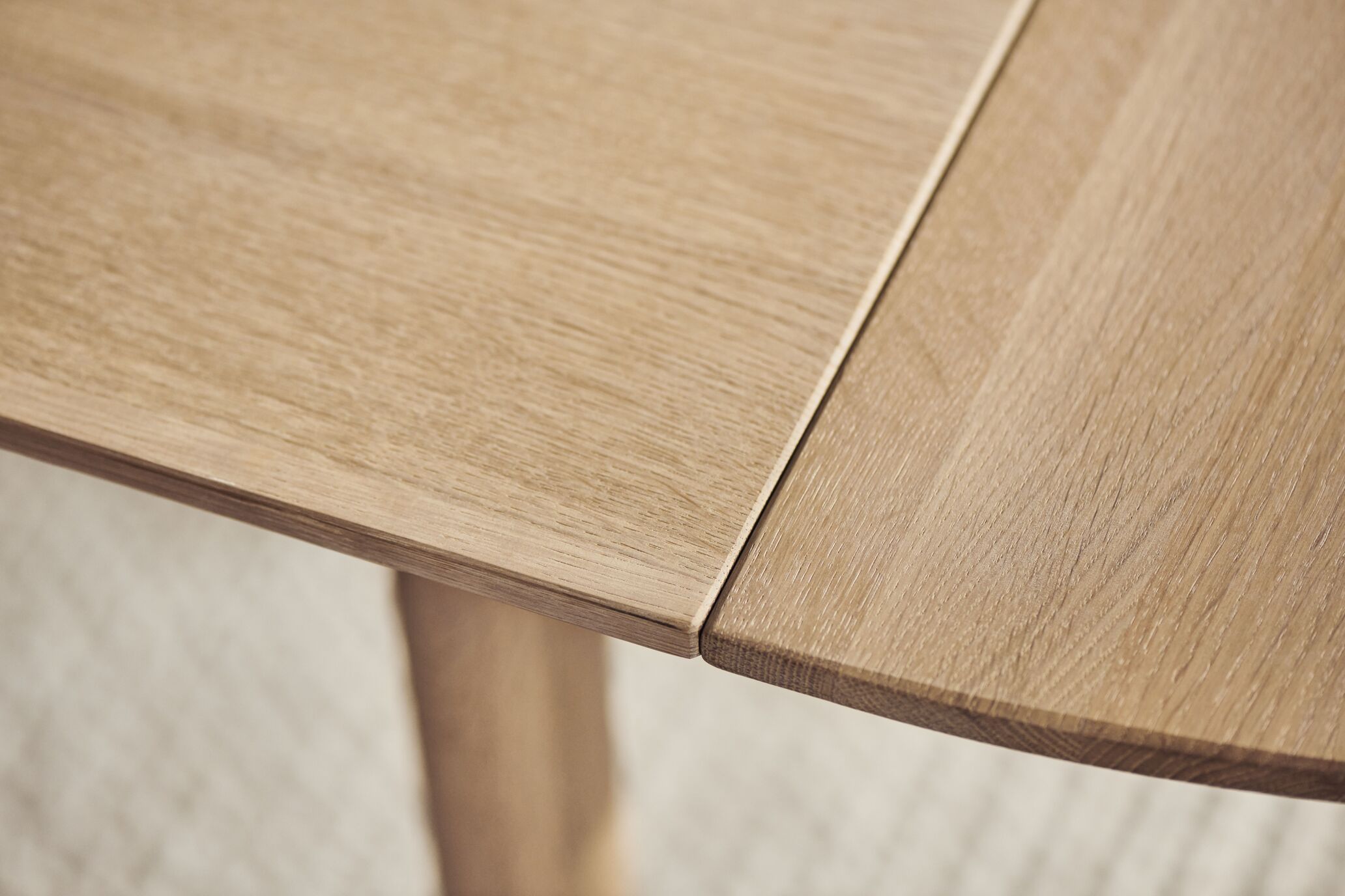 Stůl TRACK z dubového dřeva