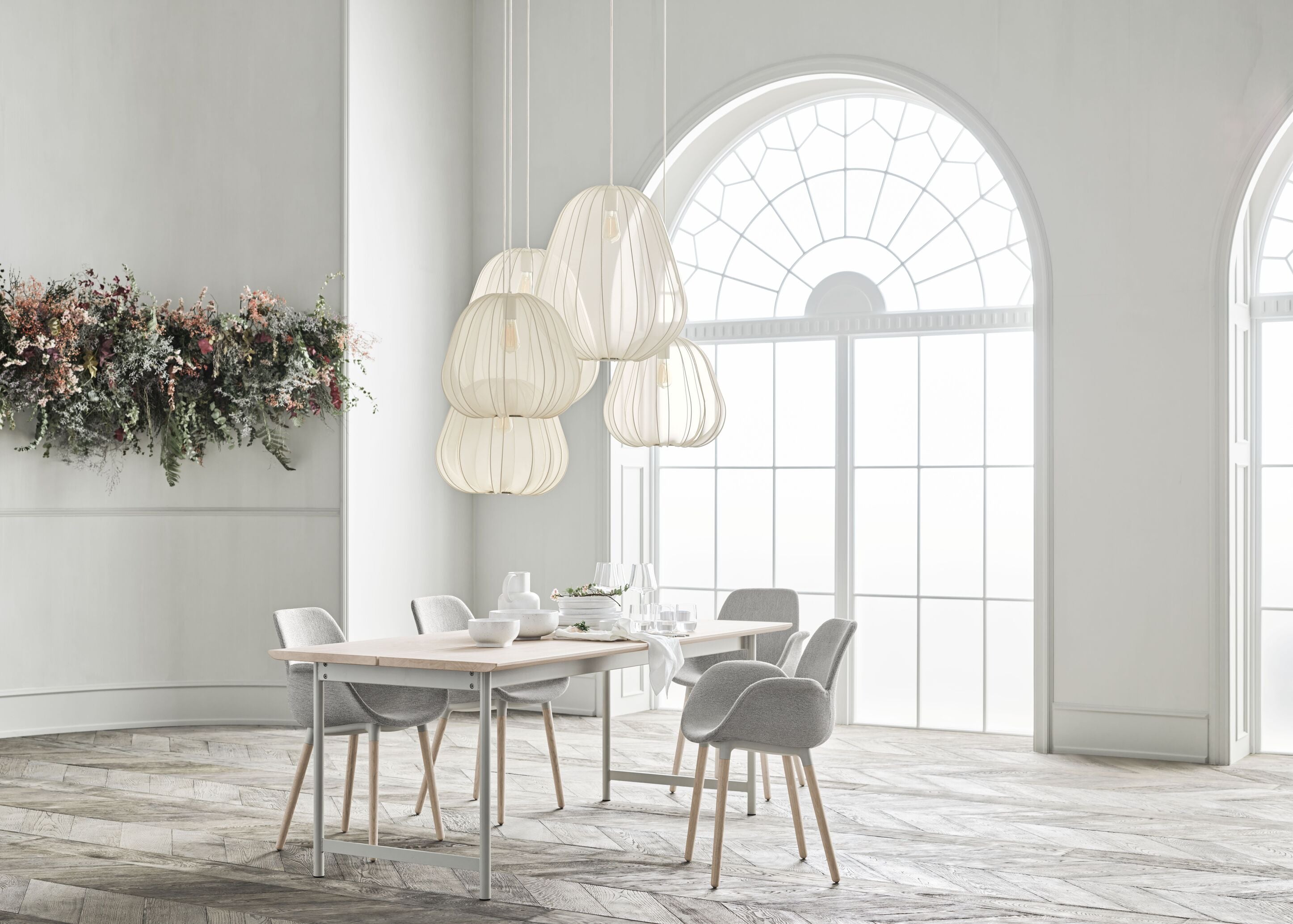 Křeslo s područkami SEED čalouněné se ocelovým podstavcem