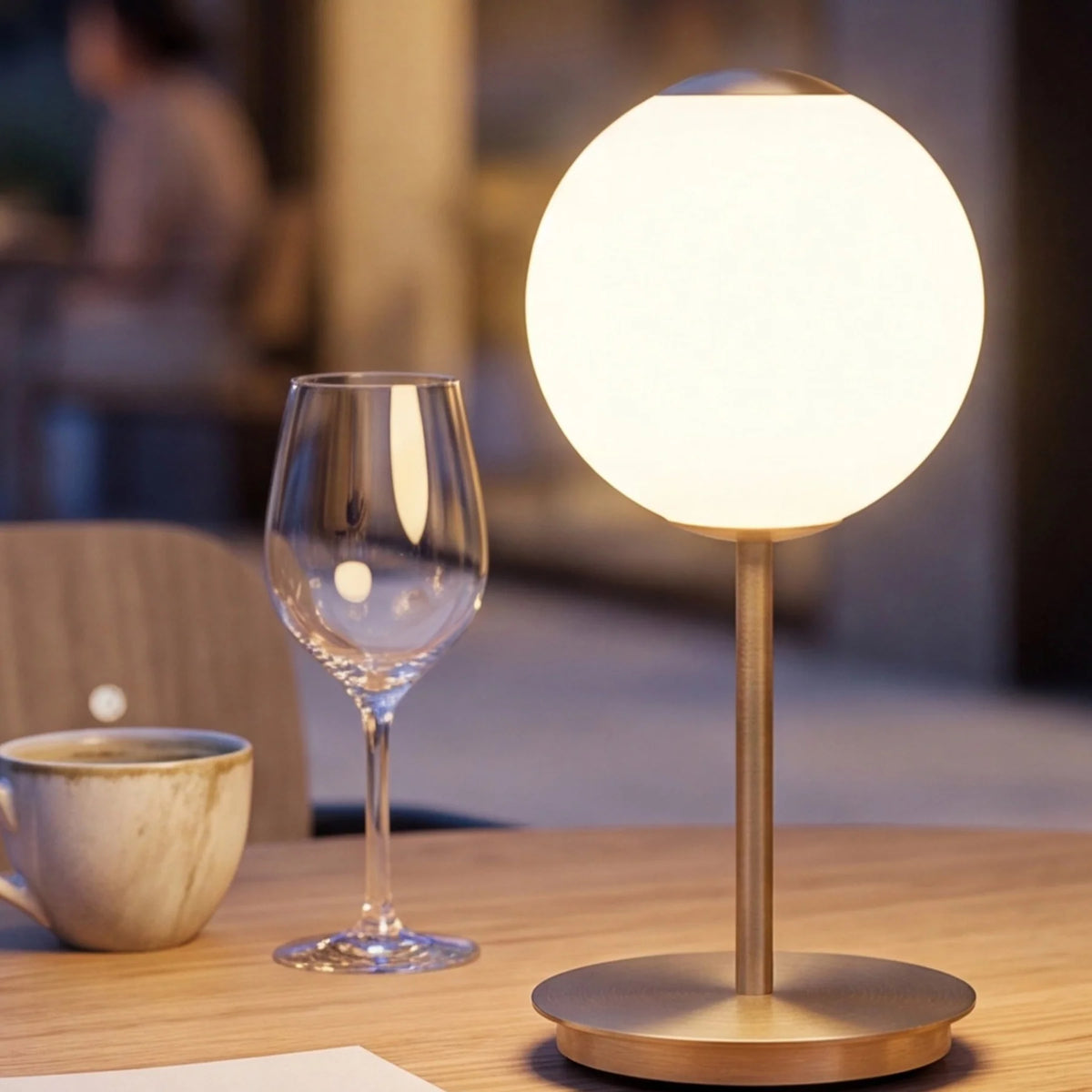 Přenosná lampa AUDREY MOVE bílá se zlatým detailem