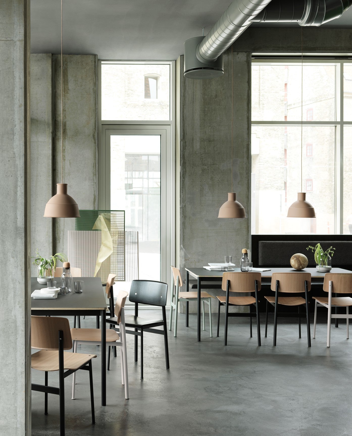 Židle LOFT dýha z dubu s černým podstavcem
