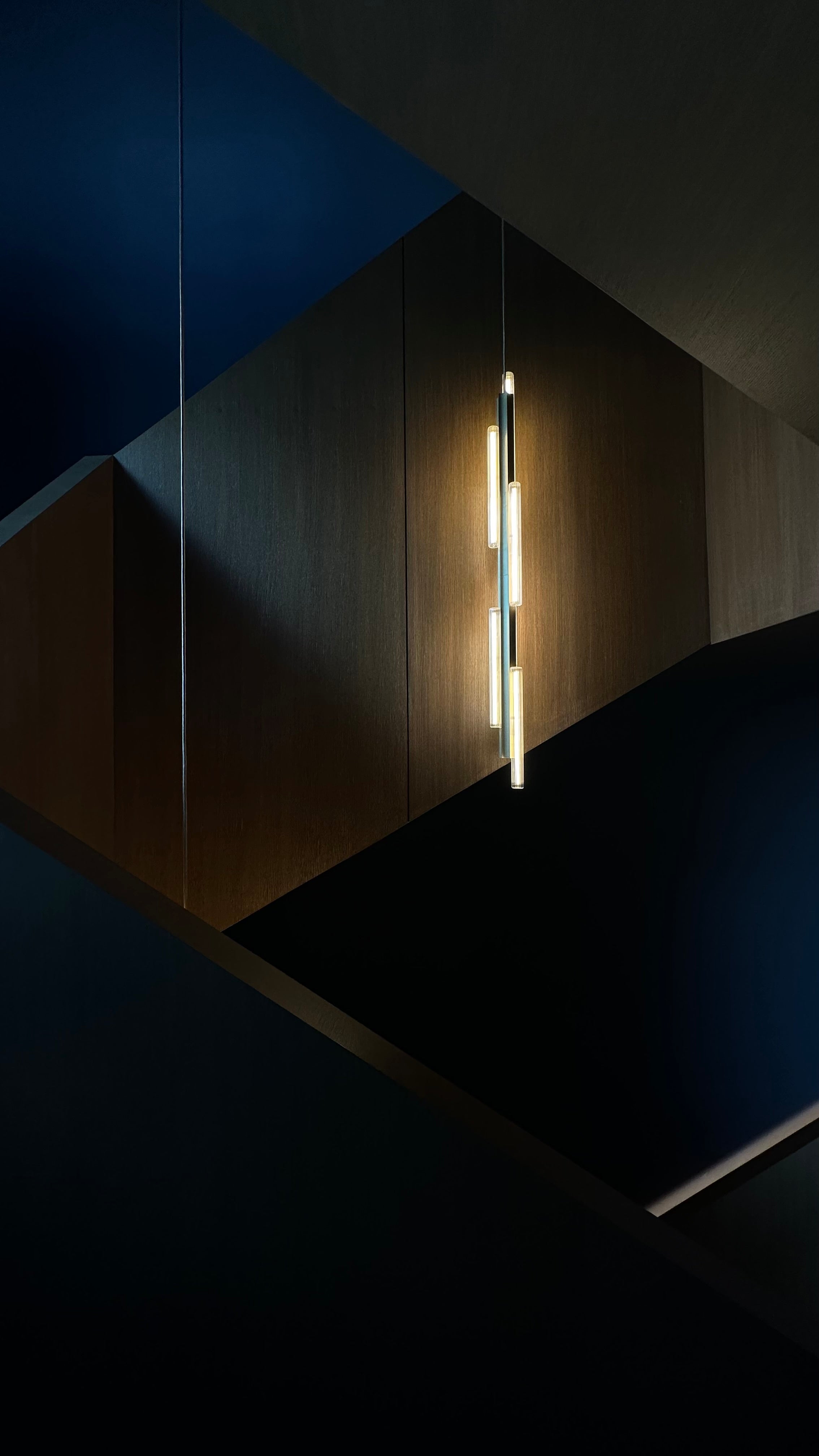 Lustrná lampa HAIL v kartáčovaném bronzu