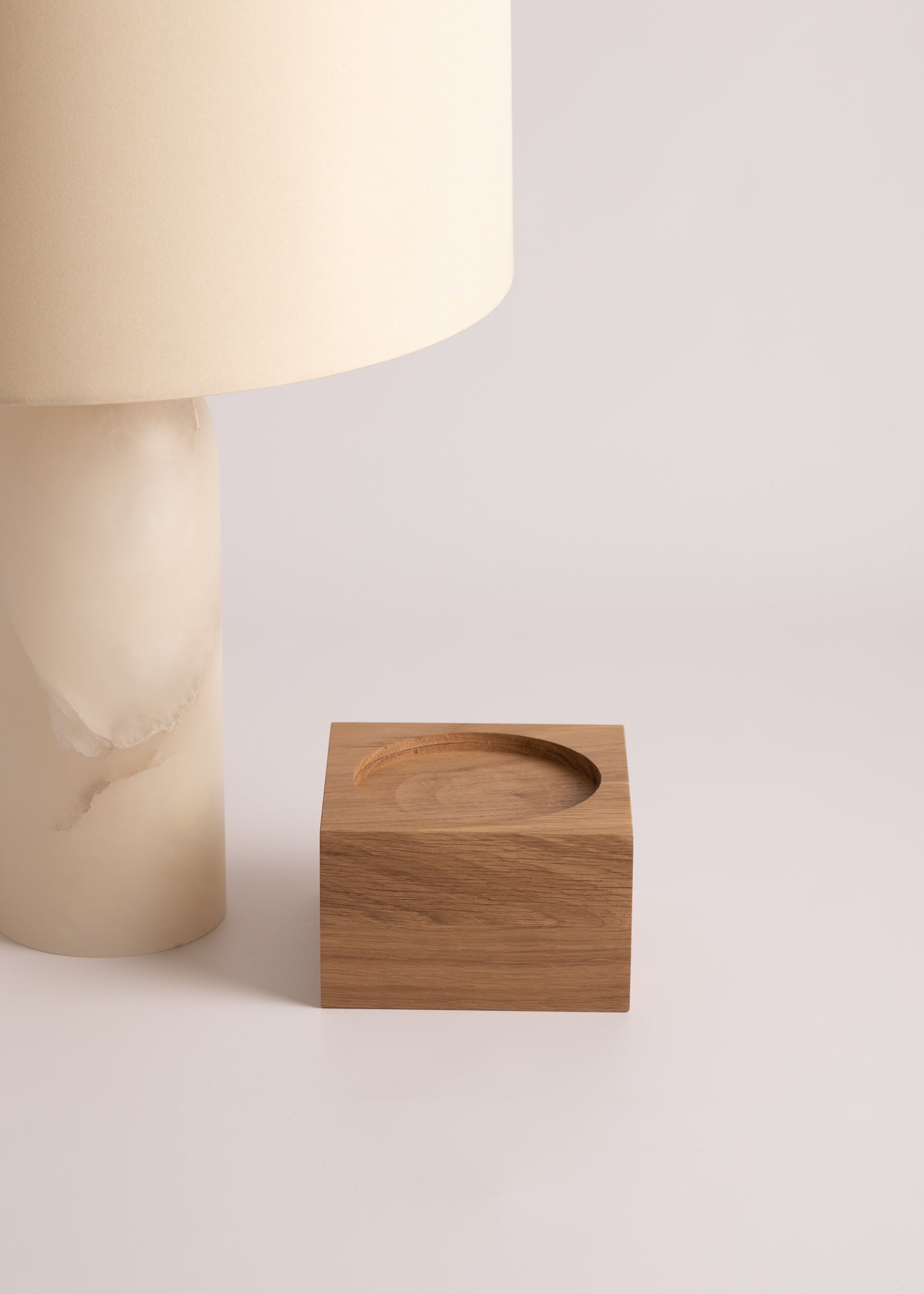 PURA KELO Table Lamp White Alabaster