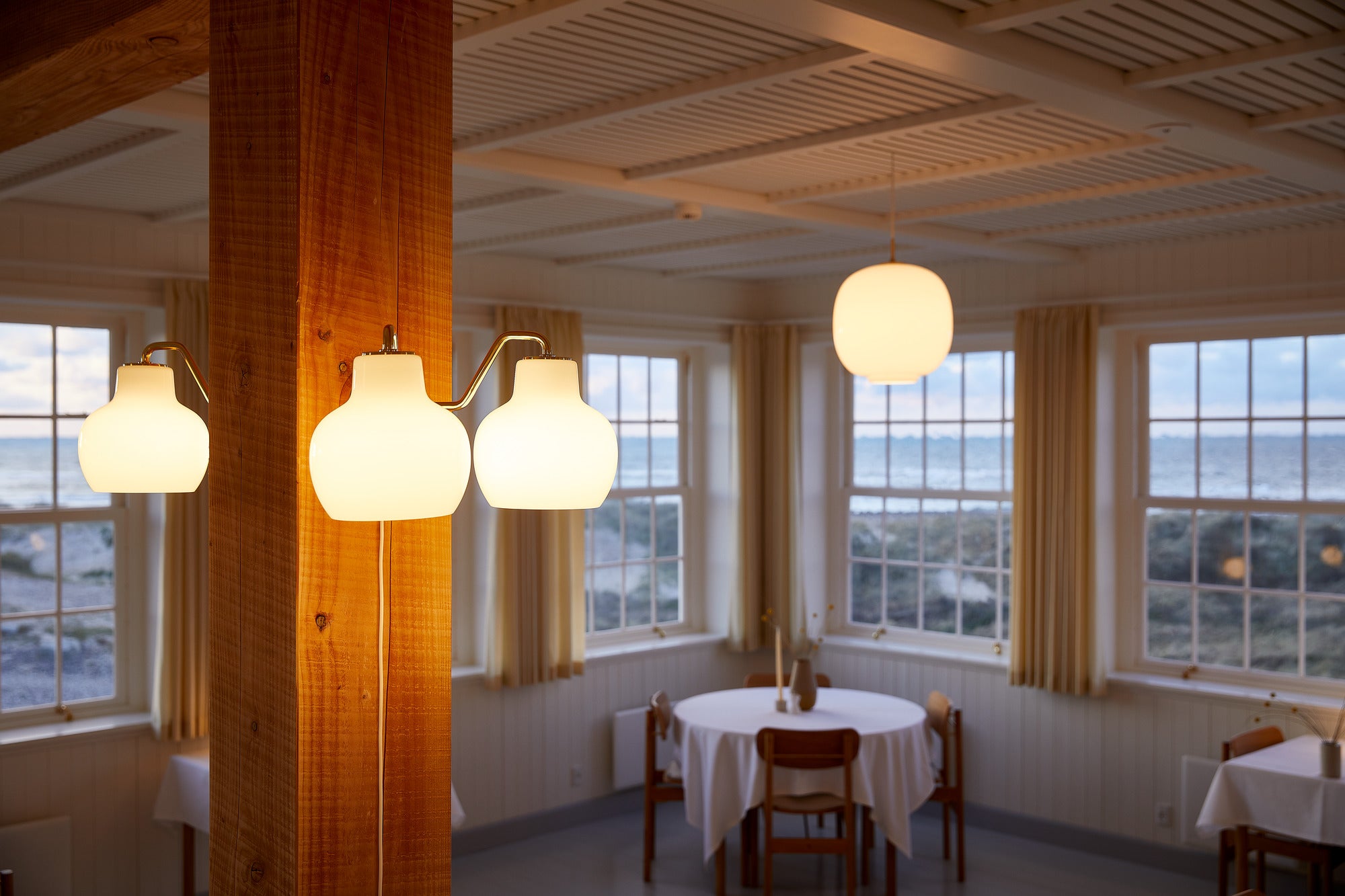 VL RING CROWN 2 Wall Lamp white with brass base