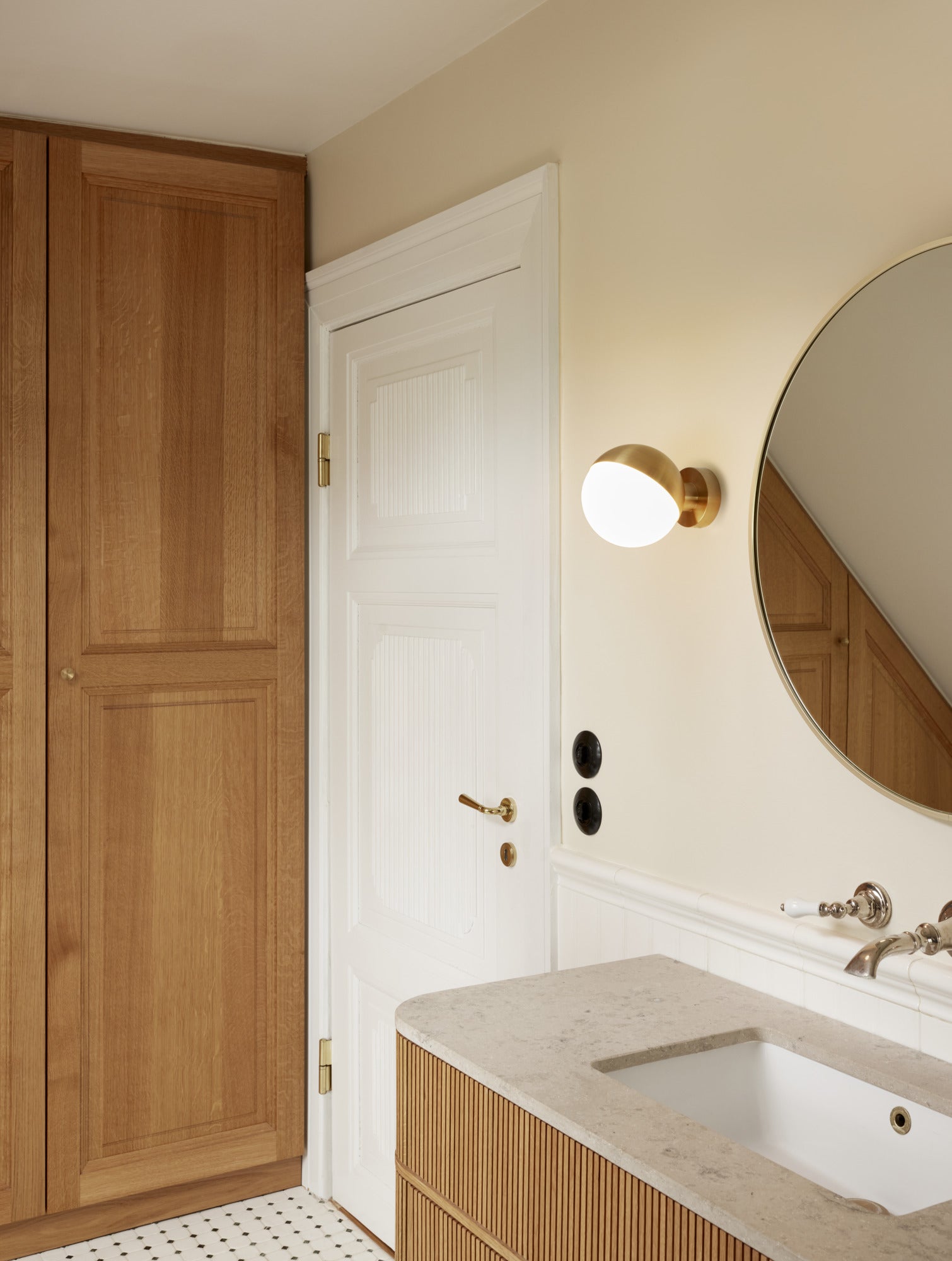 VL STUDIO brass wall lamp