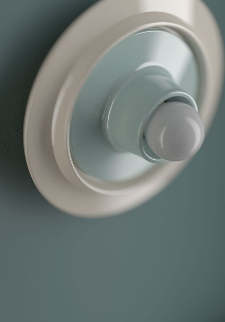 VOILÀ cream ceramic wall lamp with blue