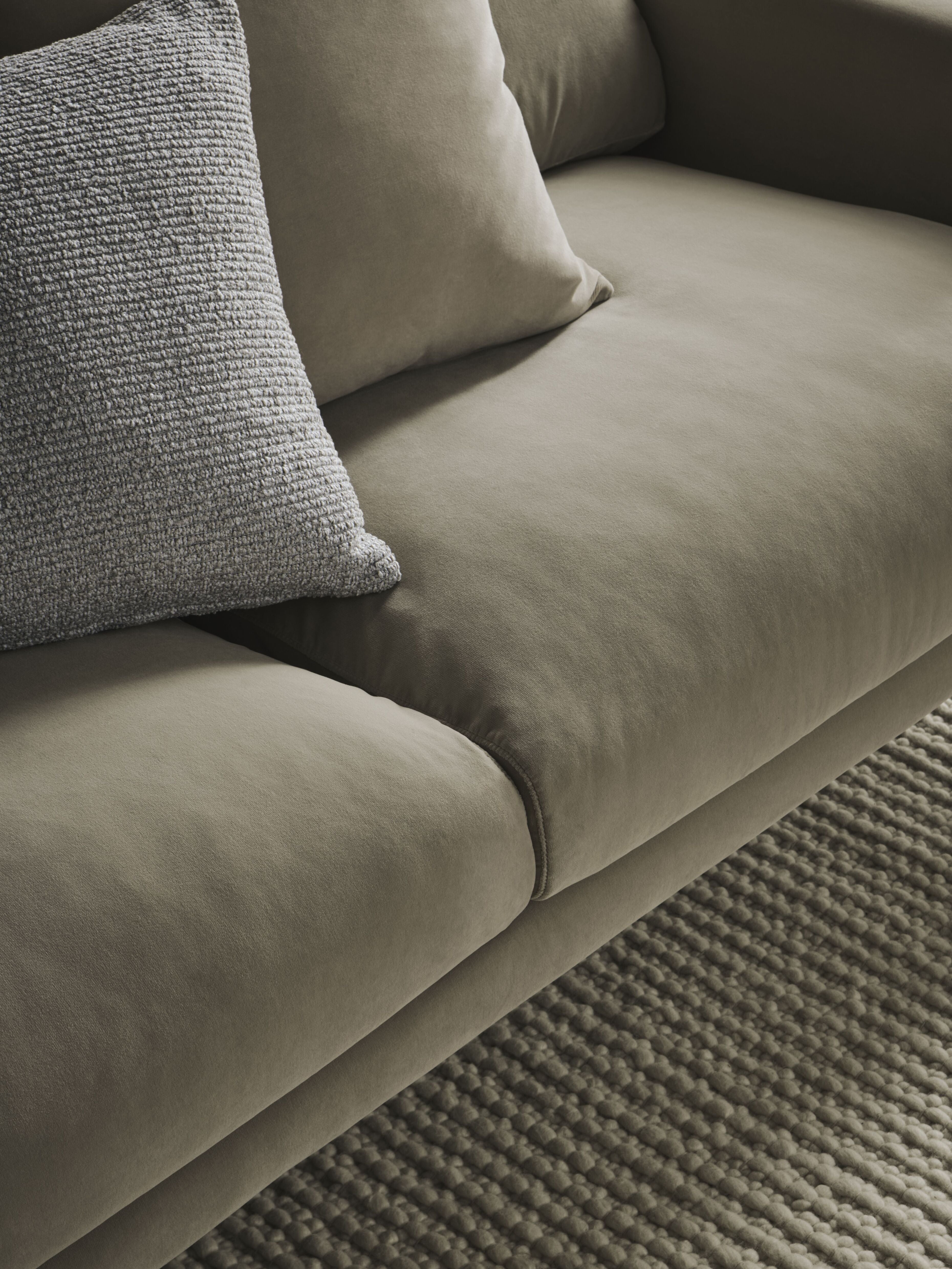 2.5-person sofa Veneda base made of bleached oak wood