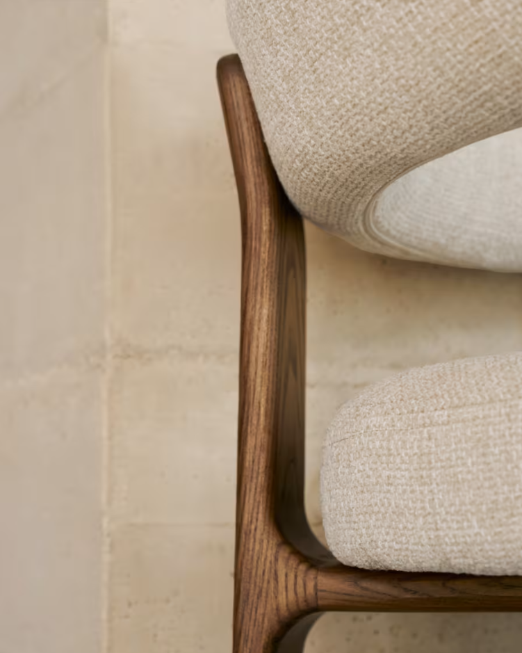 Krzesło z podłokietnikami GRANITE beżowy szenil z ciemną jesionową podstawą