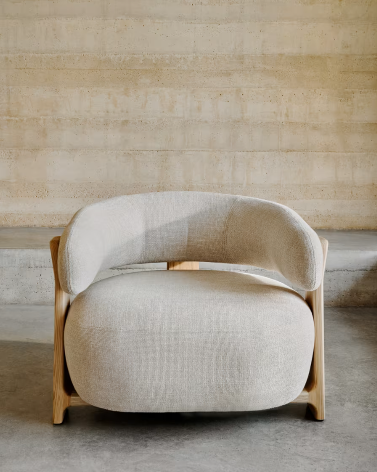 GRANITE armchair in beige chenille with an ash base
