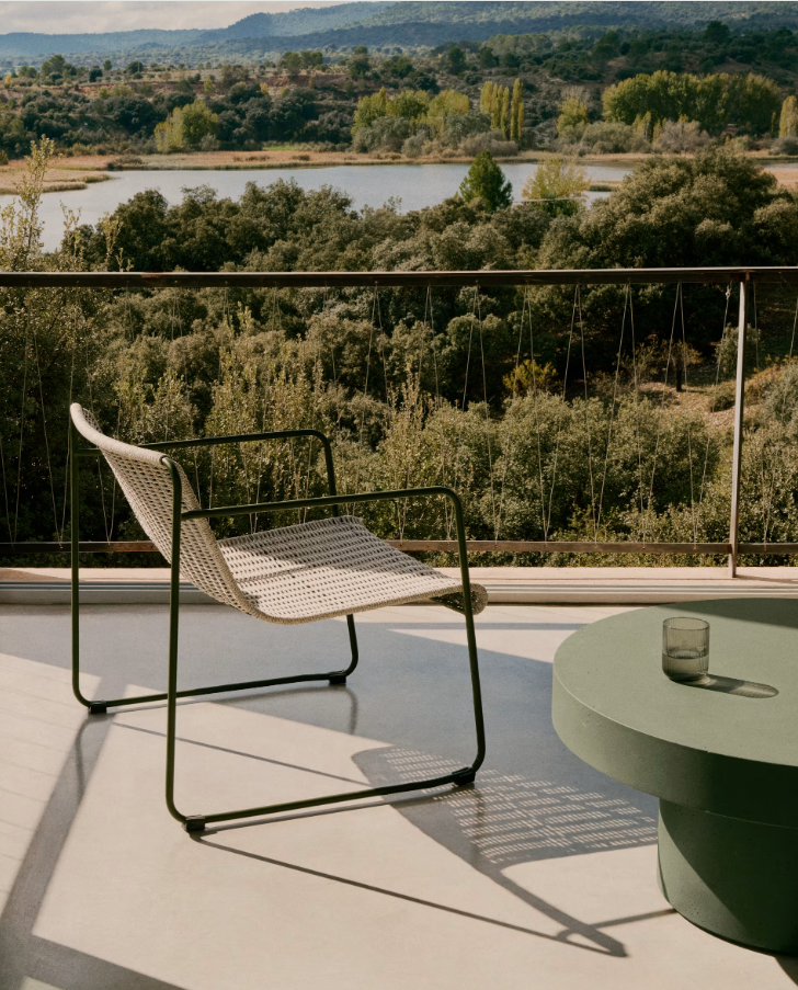 Venkovní křeslo MAURINA šedé se zeleným ocelovým podstavcem