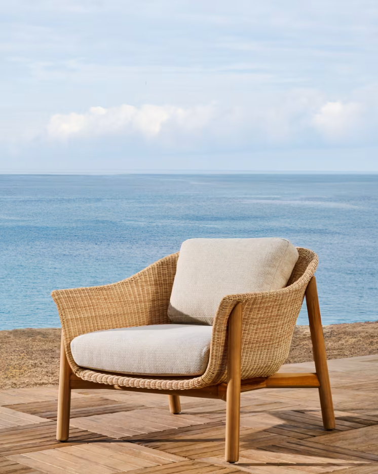 Venkovní křeslo GALEA z teakového dřeva s ratanovým sedákem
