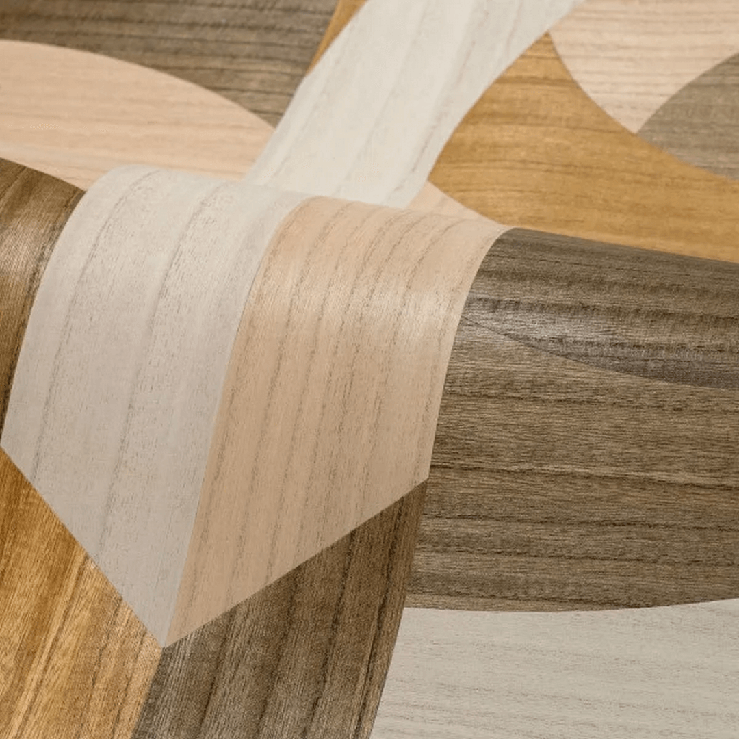 Tapeta fornirowana ze wzorem geometrycznym art deco TRAVERSÉE - CHÊNE IVOIRE jasna dębowa