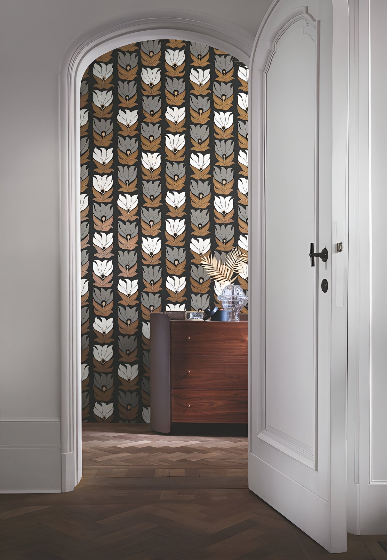 Wallpaper with a floral plant motif DAUPHINE - BLACK/GOLD black with gold and gray