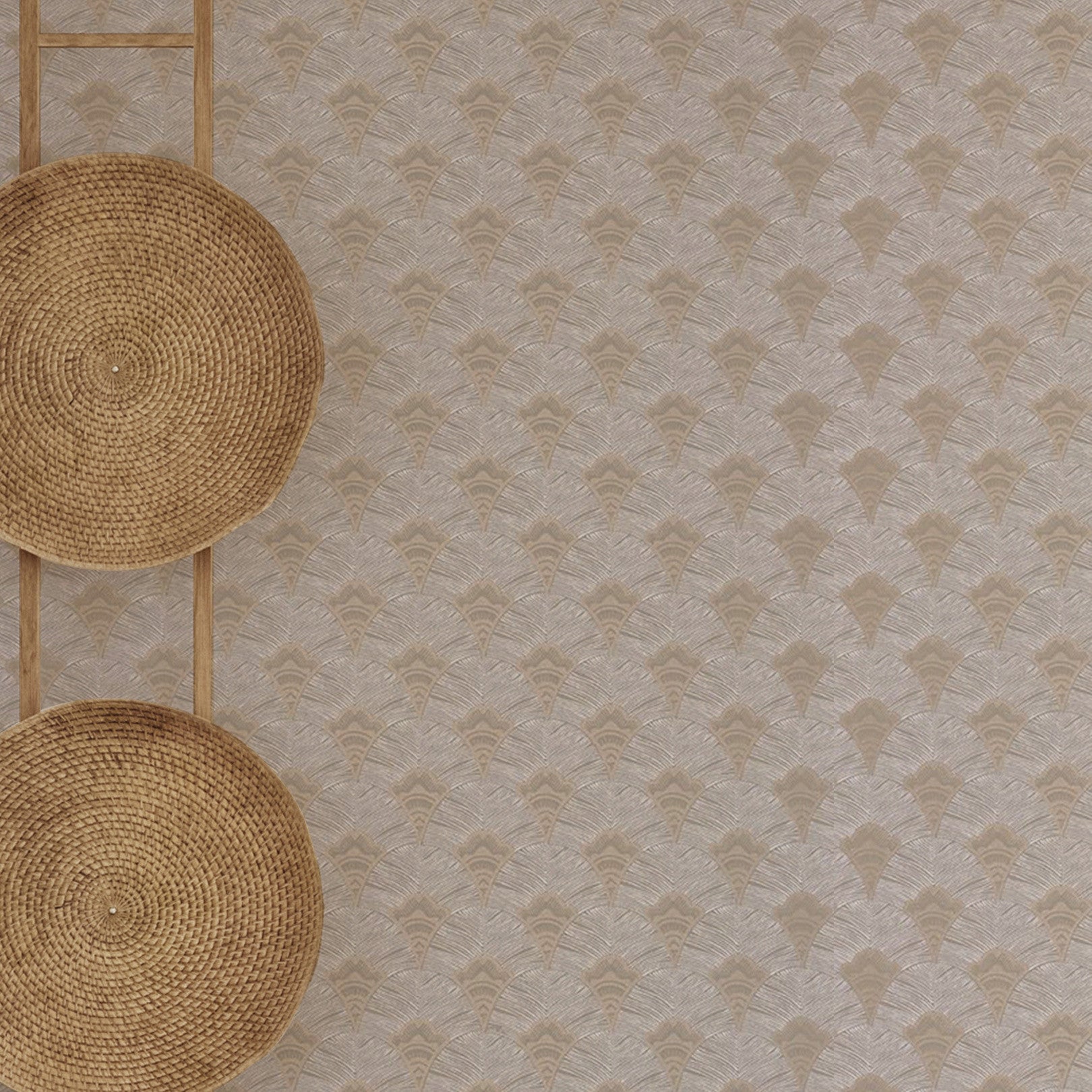 Structural wallpaper with an abstract fan pattern ADENIUM - GREGE light gray with gold