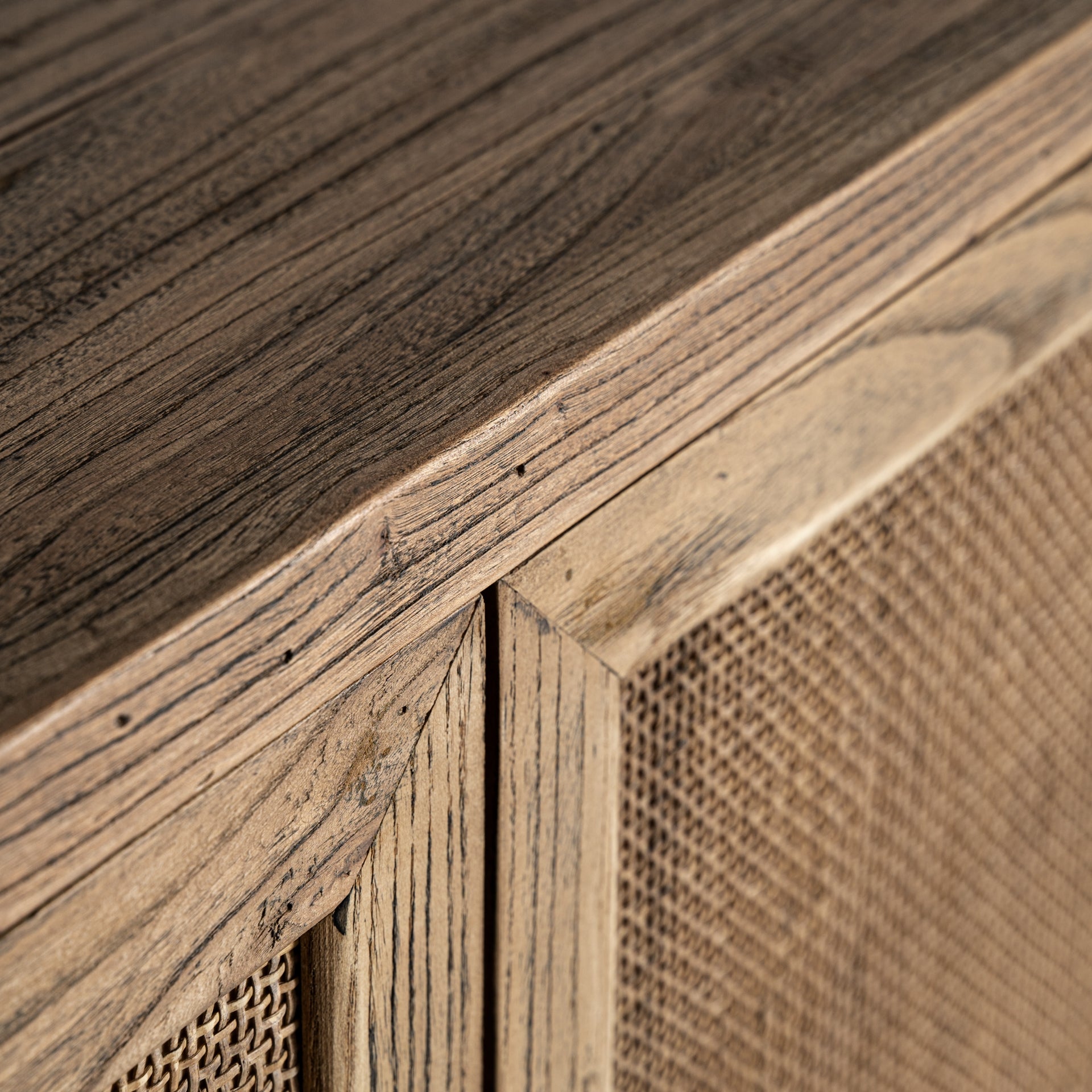 BYREMO Chest of Drawers in Elm Wood