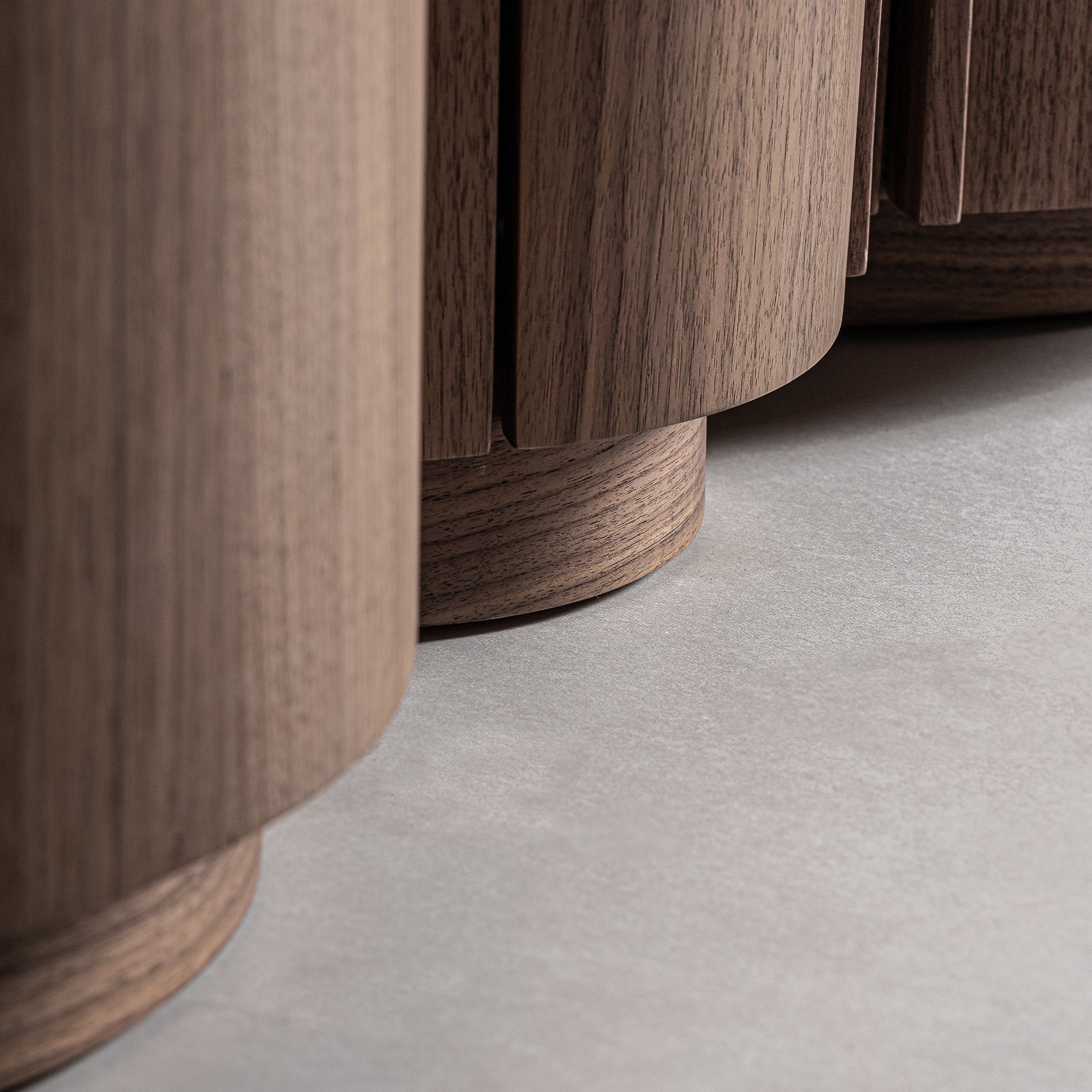 GIFHORN Chest of Drawers in Walnut Finish