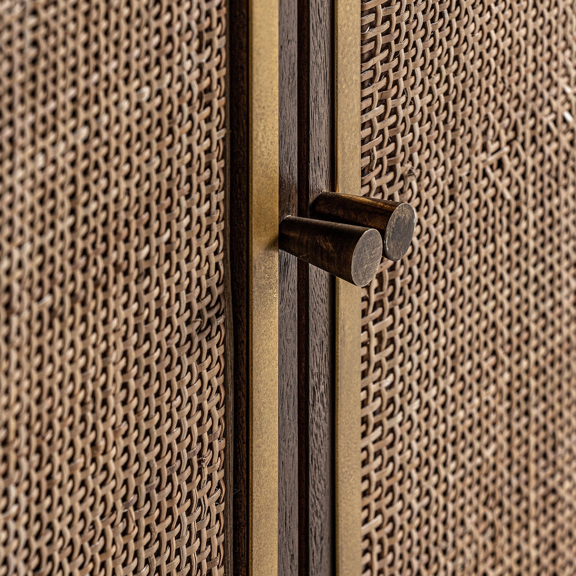 GONDORF Mango Wood Chest of Drawers