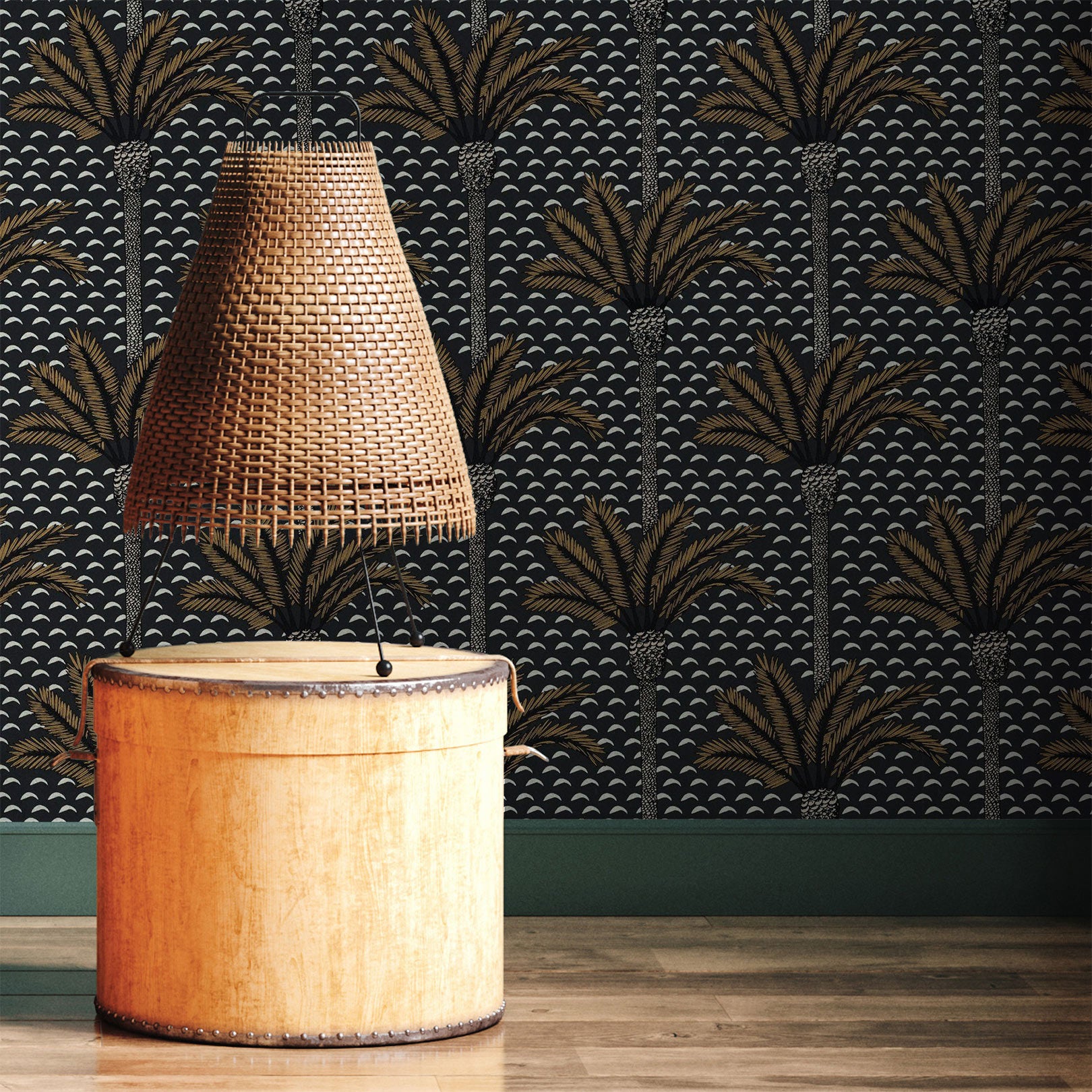 Structural wallpaper with a plant motif in palm ATLAS - CARBONE black with gold