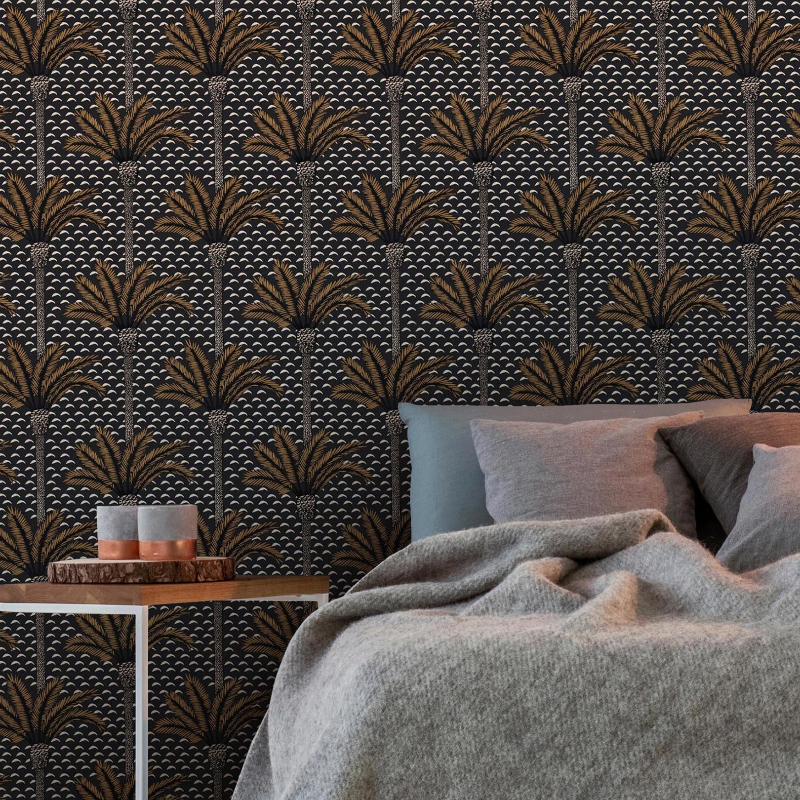 Structural wallpaper with a plant motif in palm ATLAS - CARBONE black with gold