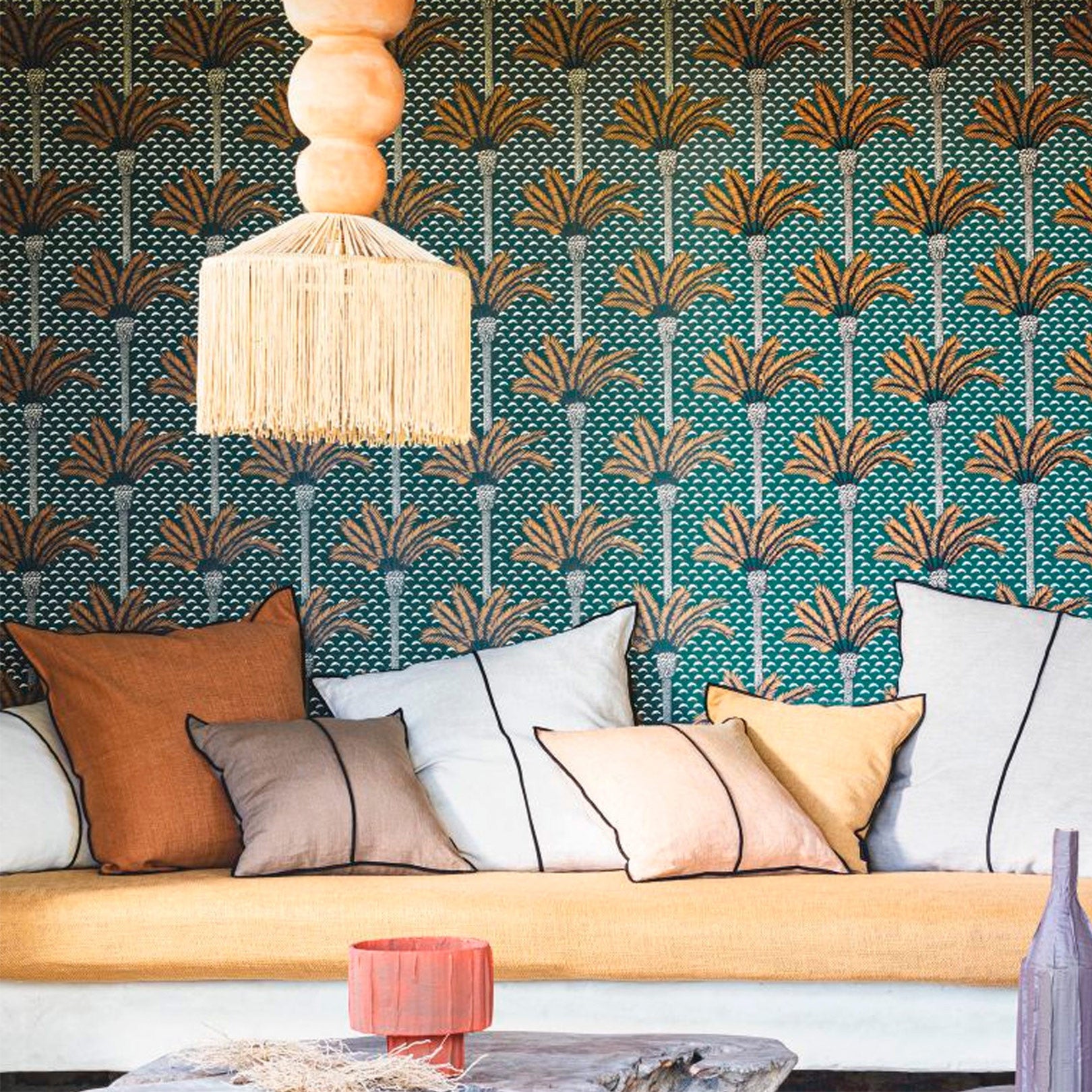 Structural wallpaper with a plant motif in palm trees ATLAS - VERT IMPERIAL green with gold