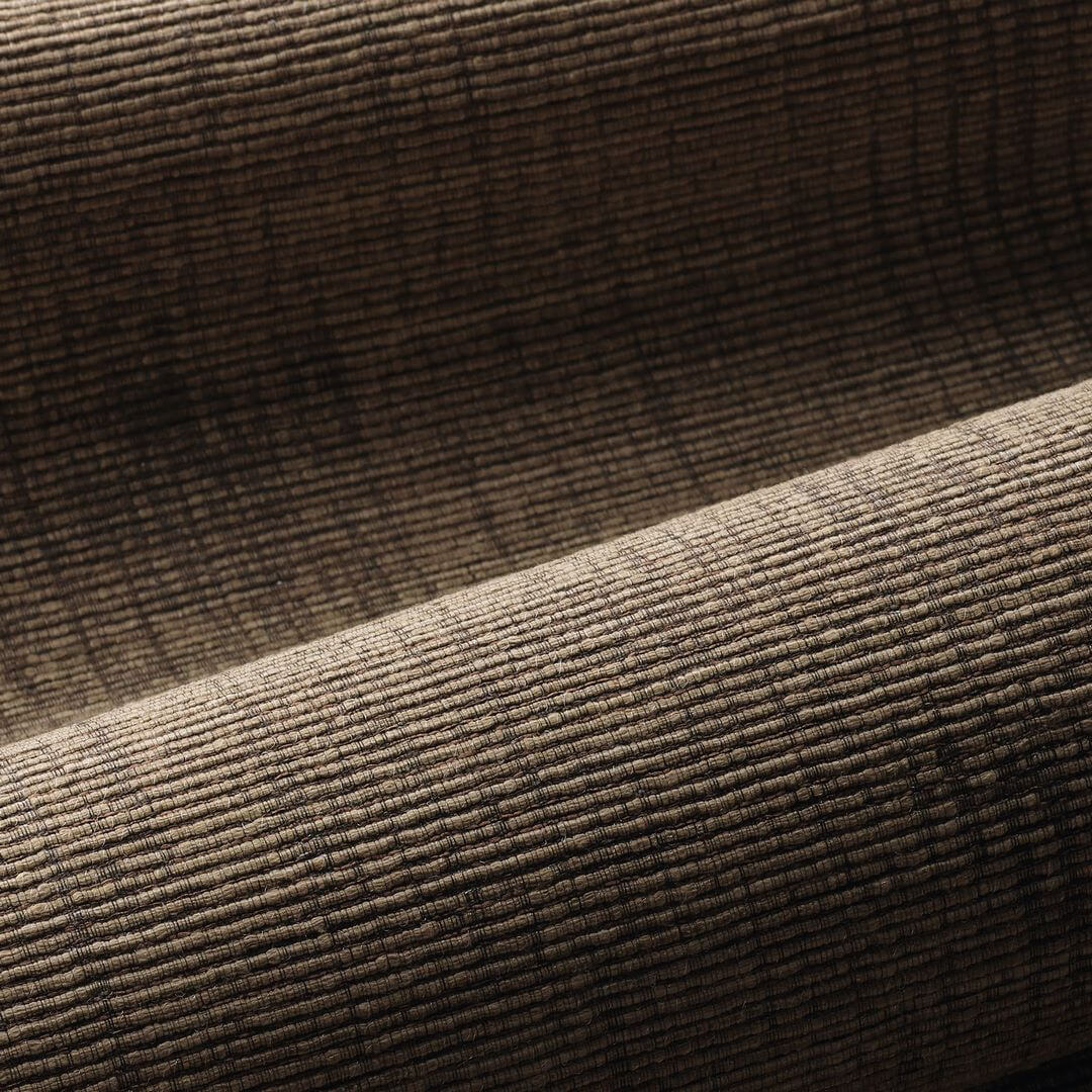 Structural textile wallpaper imitating canvas ORCADE - Tobacco brown