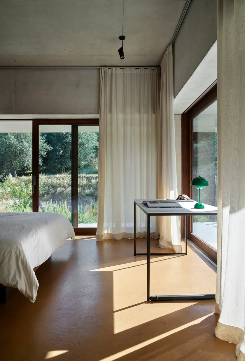 Psací stůl MACIS z dubového dřeva