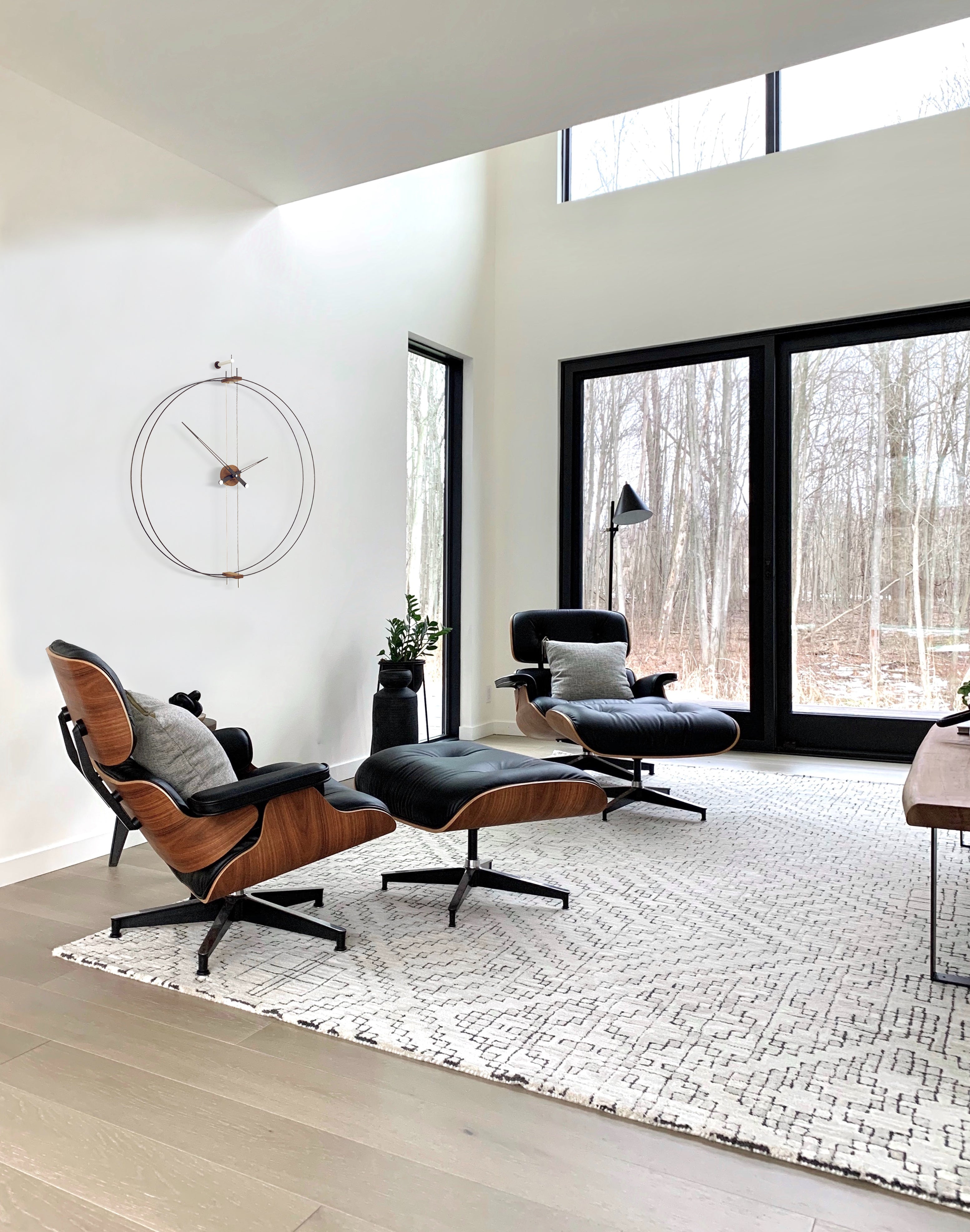 Nástěnné hodiny BARCELONA ořechové dřevo s černou a stříbrnou