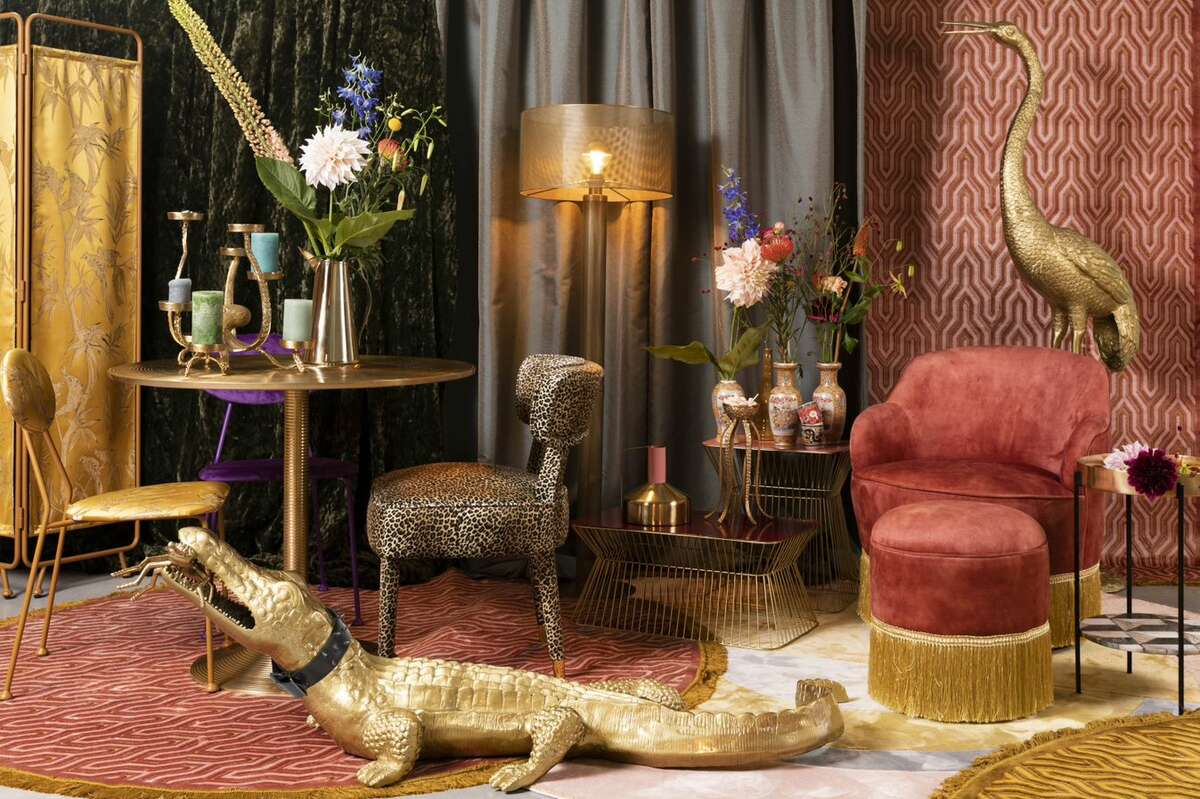 Claw out leopard chair