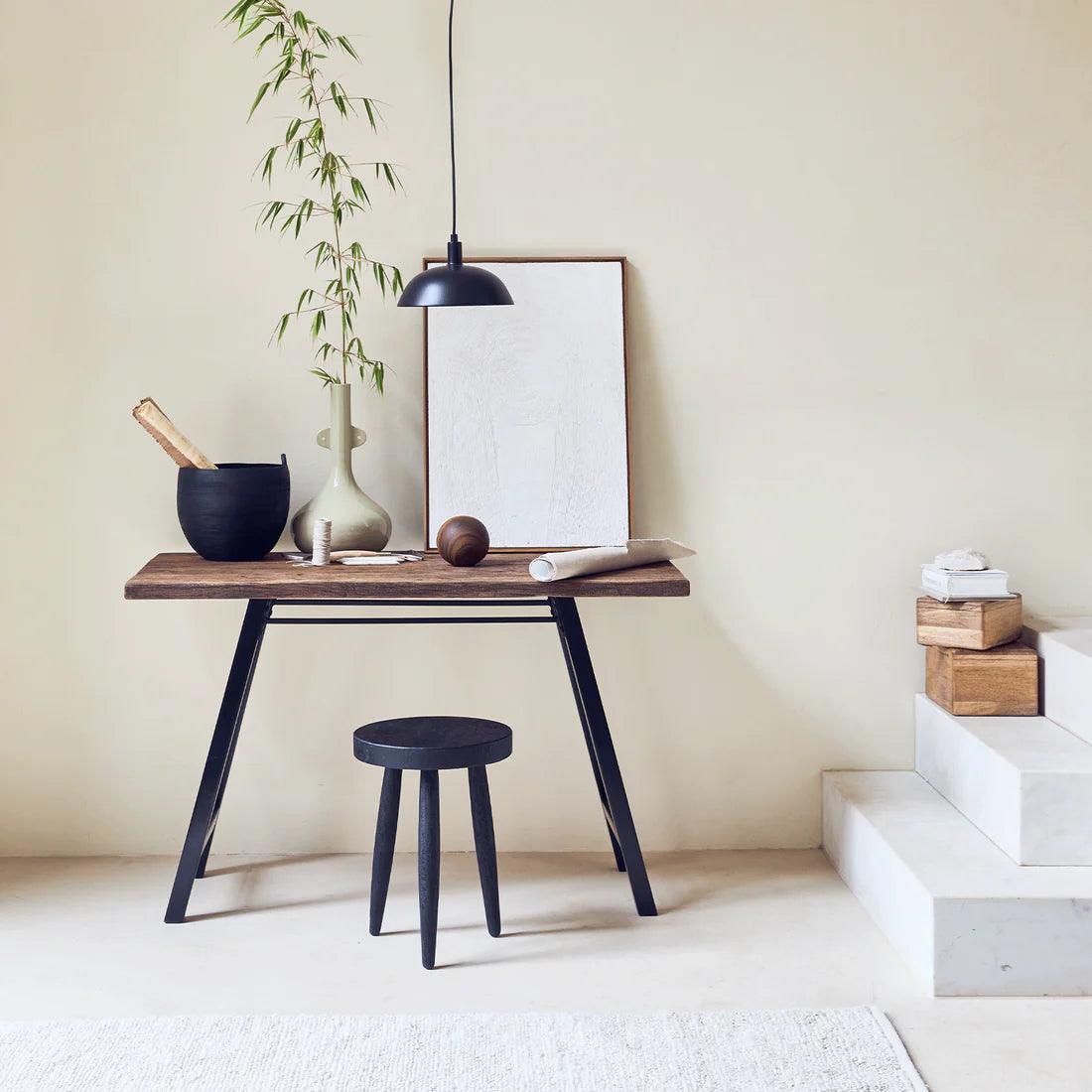 Biurko UNC drewno z recyklingu Urban Nature Culture    Eye on Design