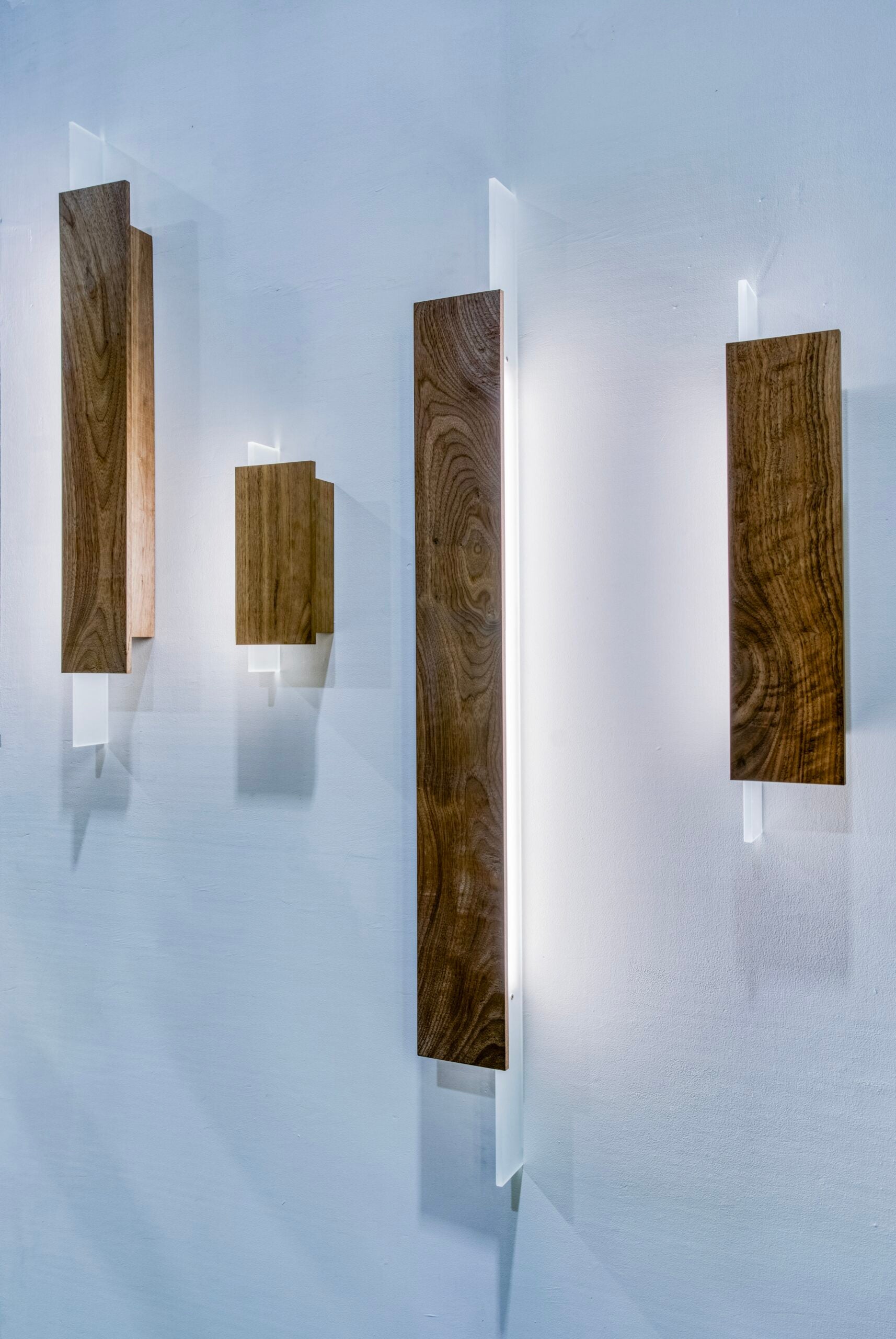 Nástěnné svítidlo BLAZE ořechové dřevo