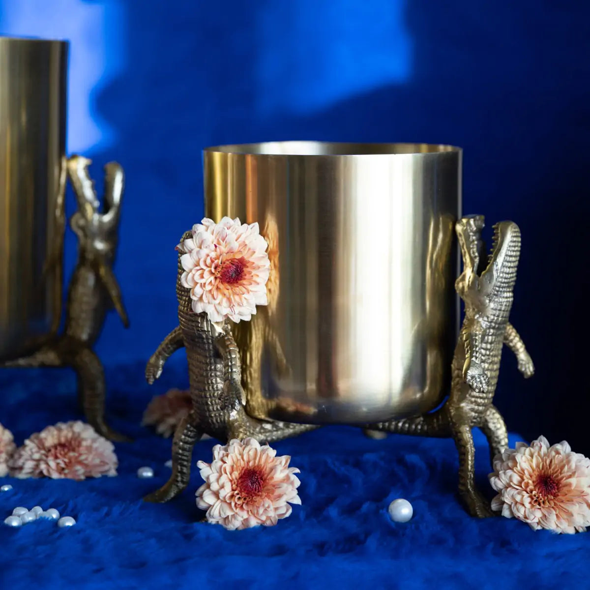 Vase SURROUNDED BY CROCODILES gold