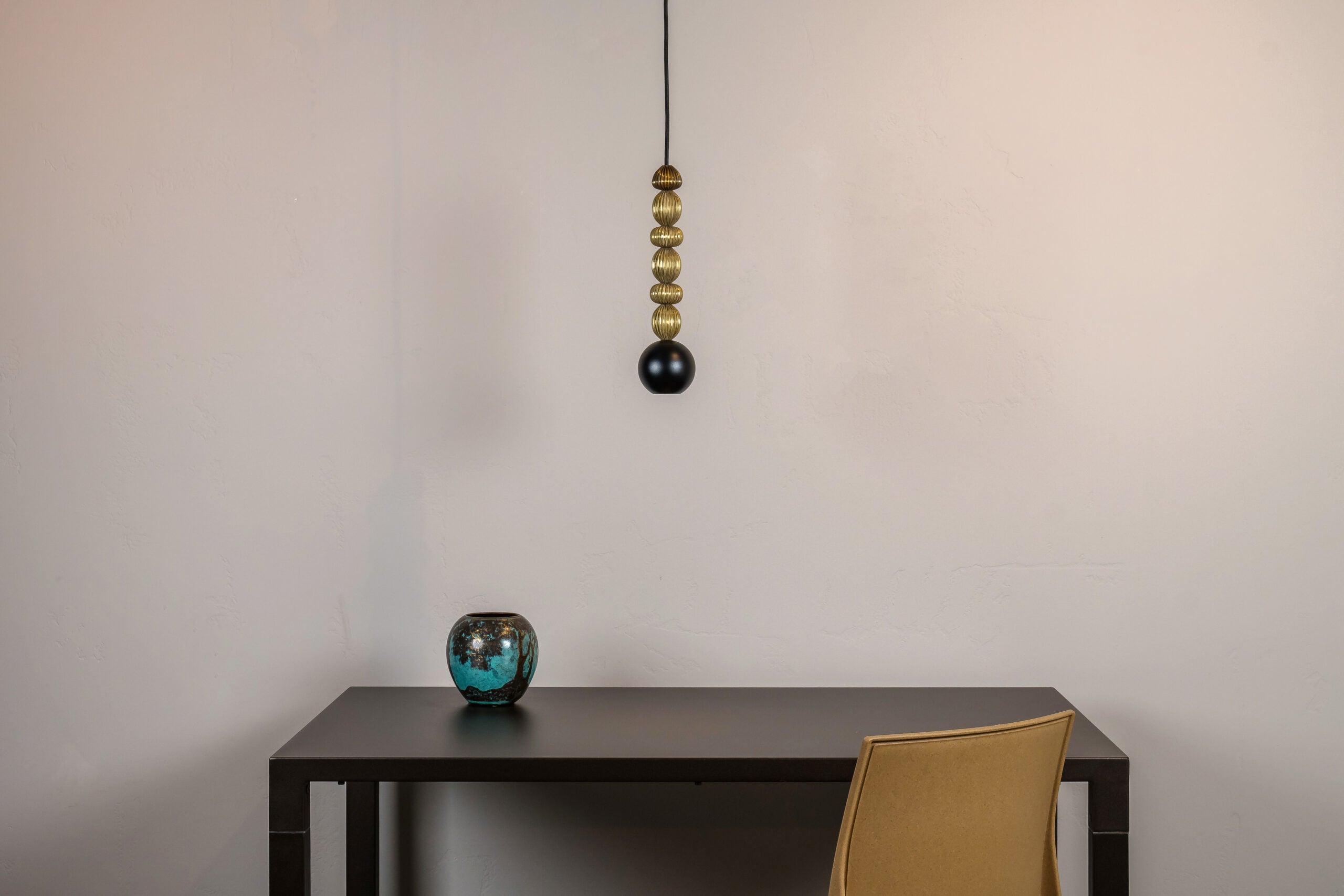 Závěsná lampa BOLA QUEEN mosazná