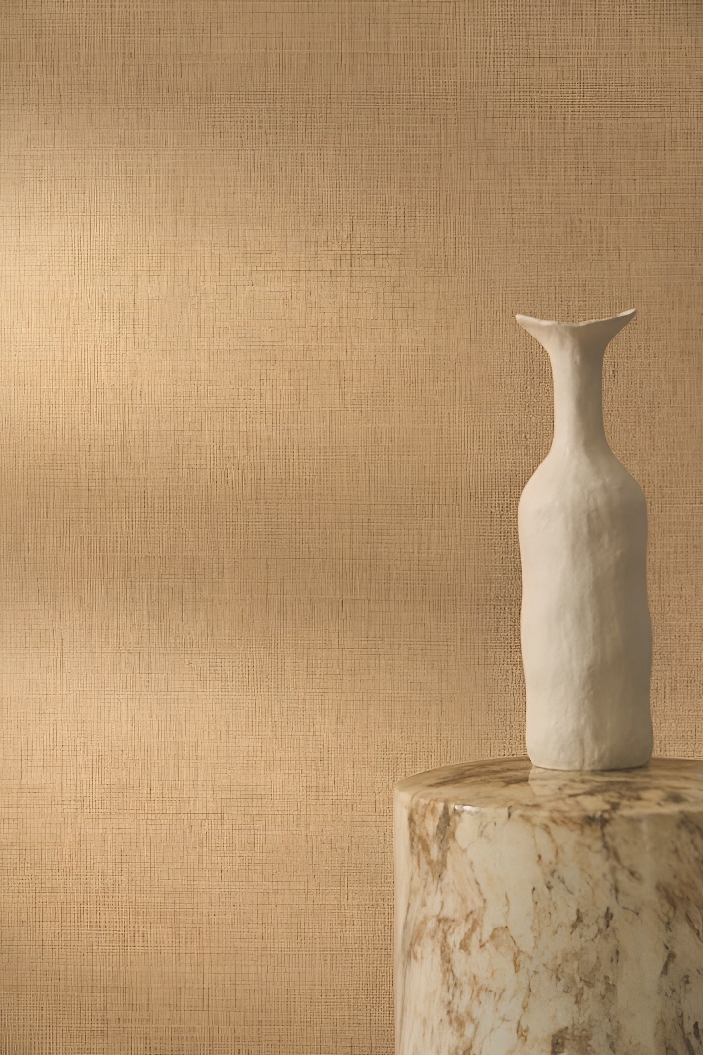 Structural wallpaper imitating abaca weave FIBRA - AMANDE almond