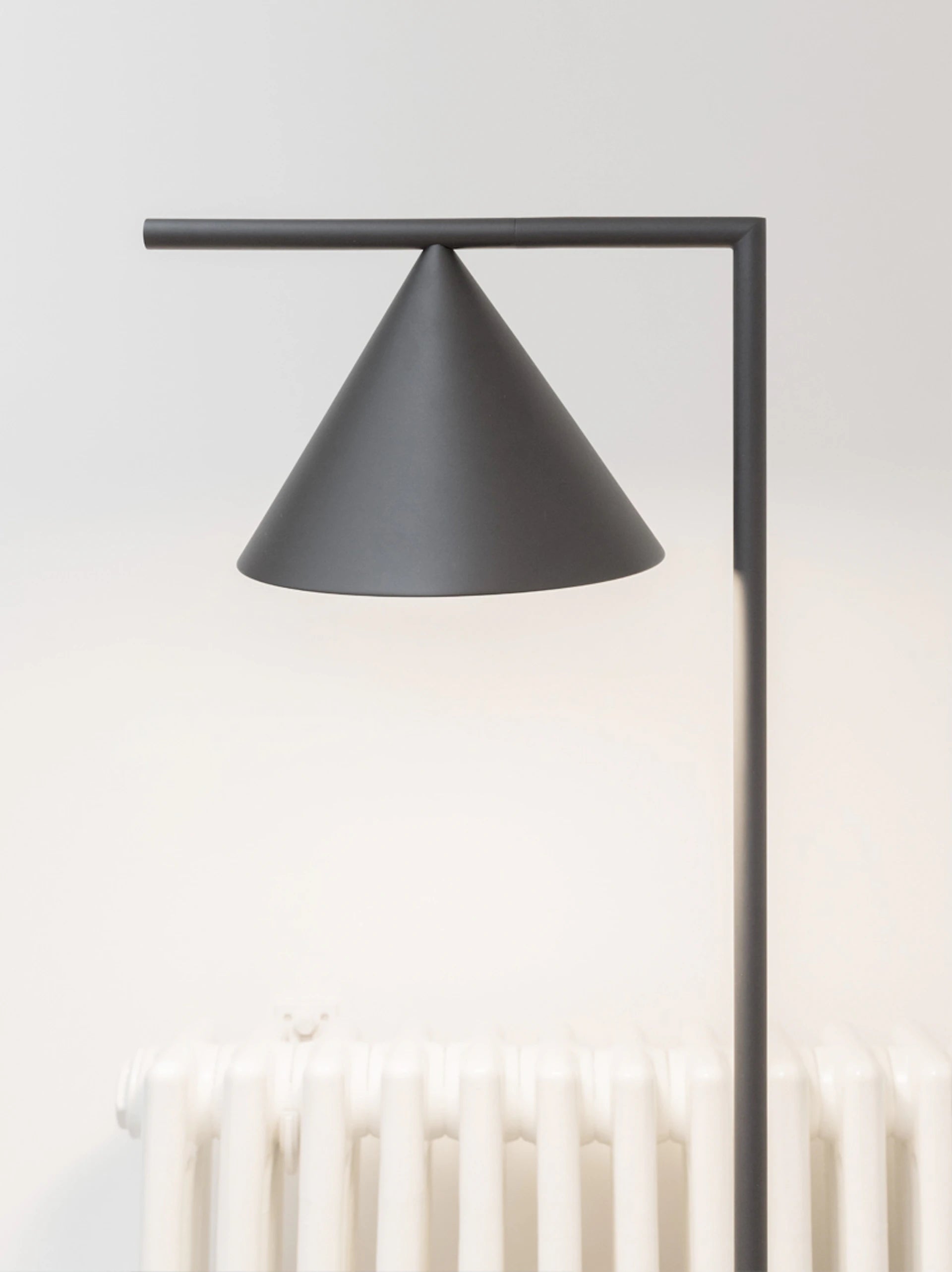 Stojací lampa CAPTAIN FLINT šedá