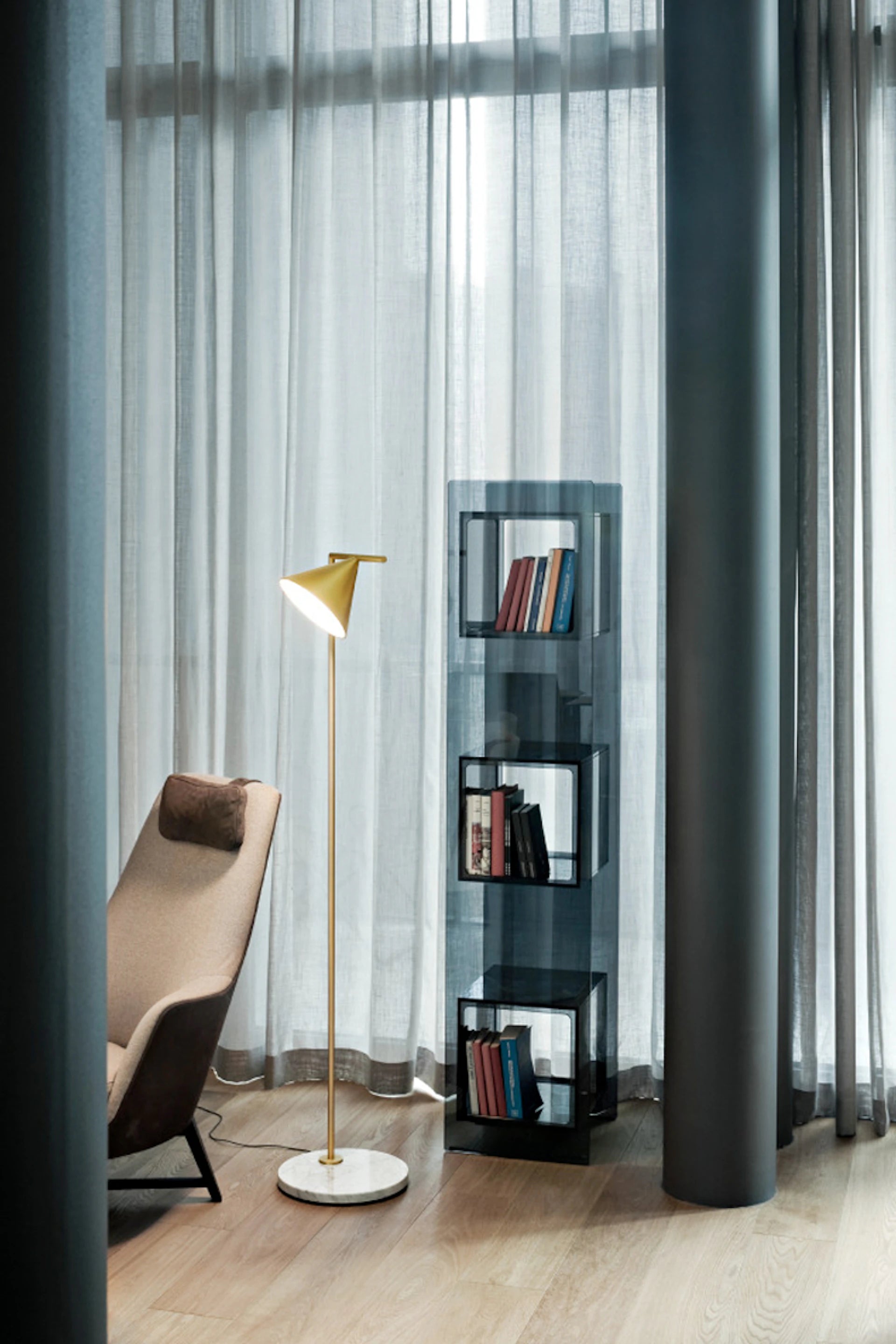 Stojací lampa CAPTAIN FLINT mosazná