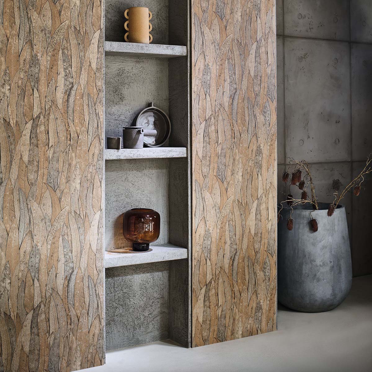 Tapeta strukturovaná s rostlinným motivem v listech eukalyptu NELUWA - ANTRACIT antracitový