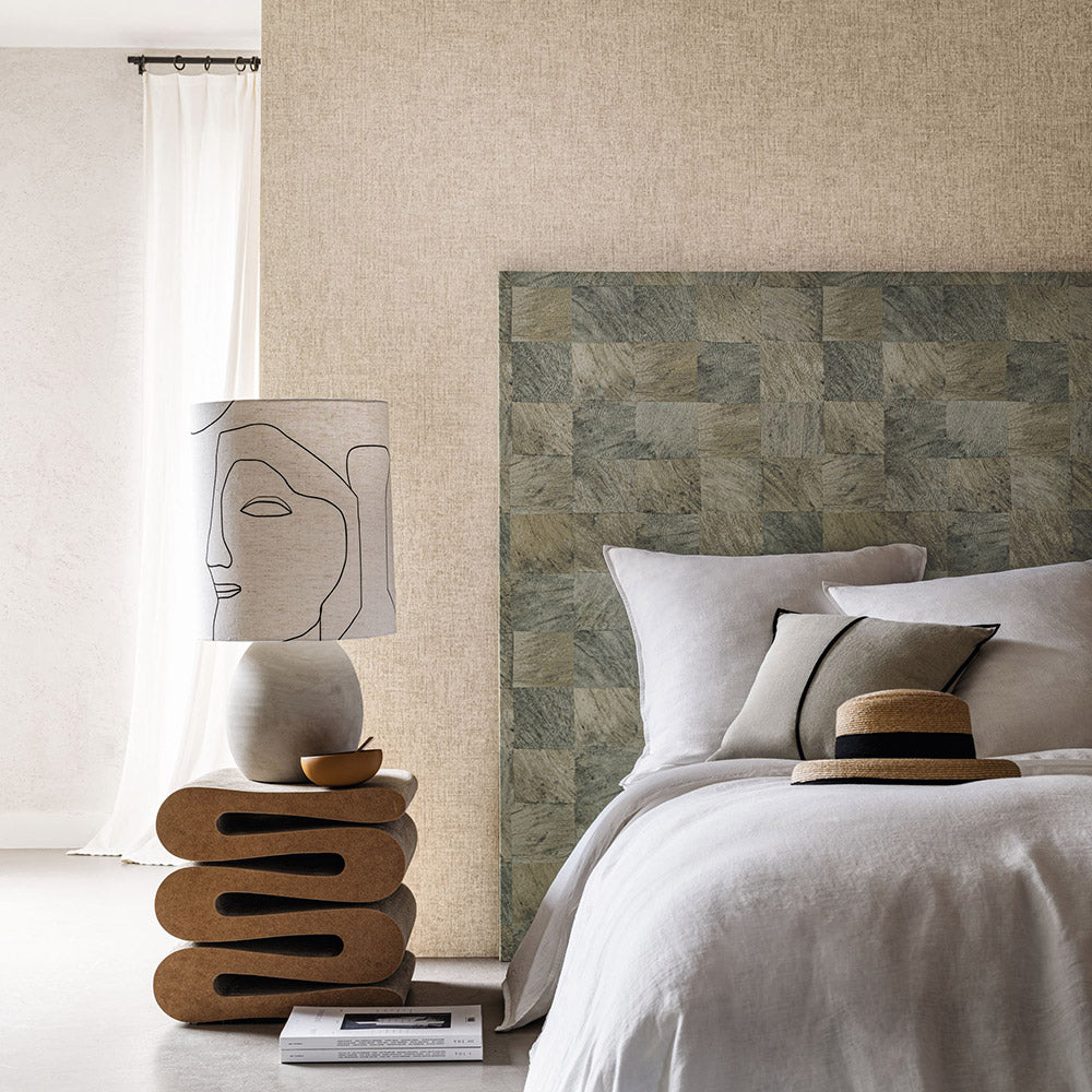 Strukturovaná tapeta s geometrickým motivem napodobující dřevo ABALE - EMERAUGE smaragdová