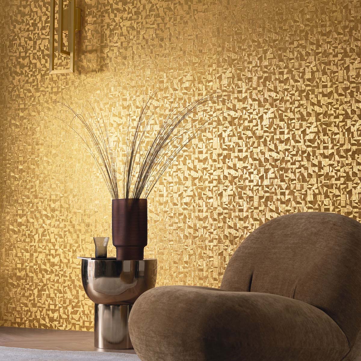 Metallic textured wallpaper with mosaic pattern TIZNIT - DORE FONCE brown with gold