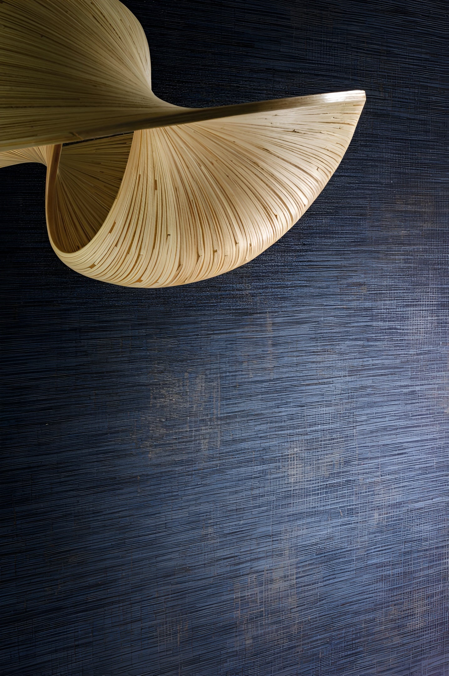 Textilní tapeta se strukturou napodobující plátno ORCADE - CHOCOLAT čokoládově hnědá