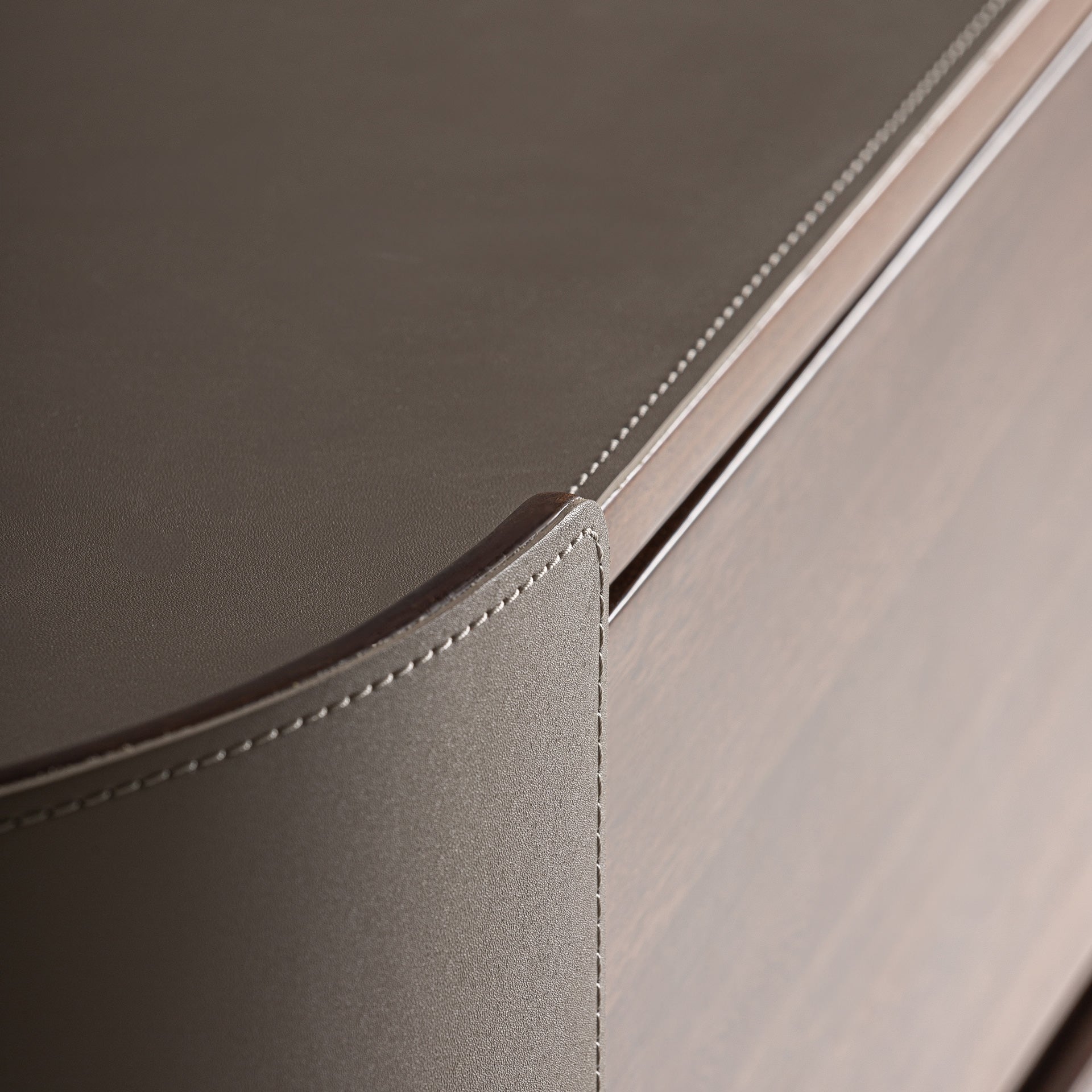 KANDERN Chest of Drawers in Eucalyptus Veneer with Beige Finish