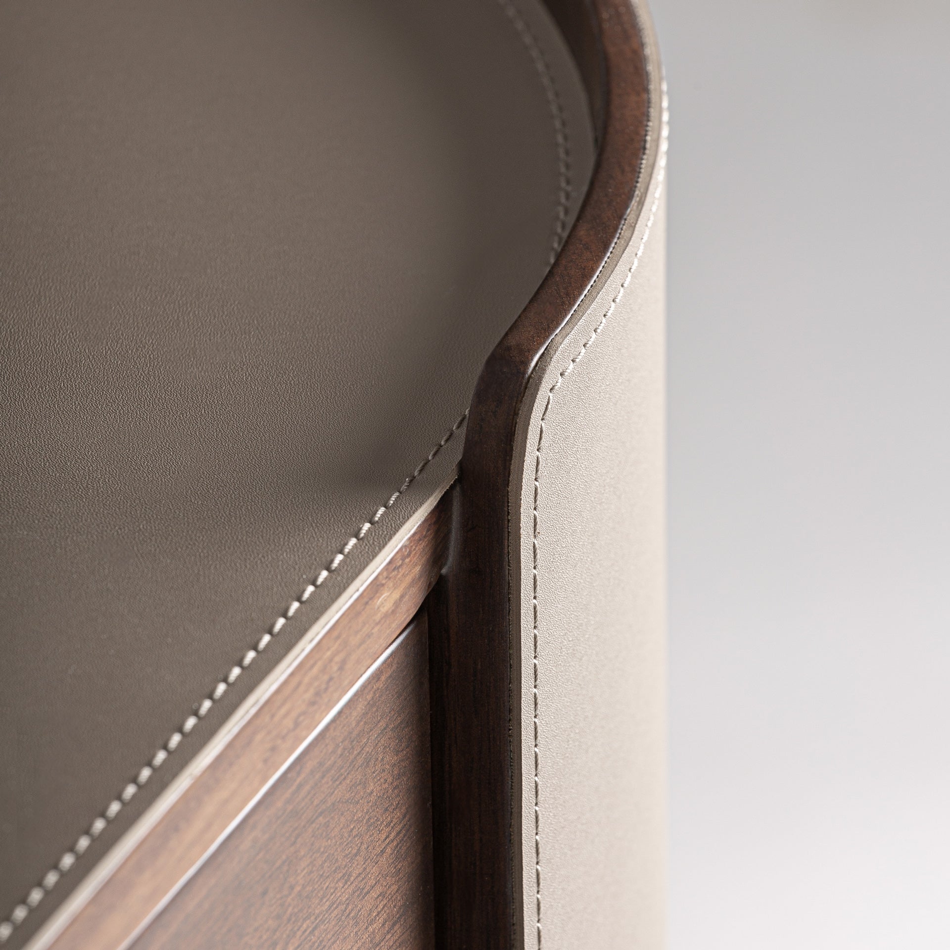 KANDERN Chest of Drawers in Eucalyptus Veneer with Beige Finish