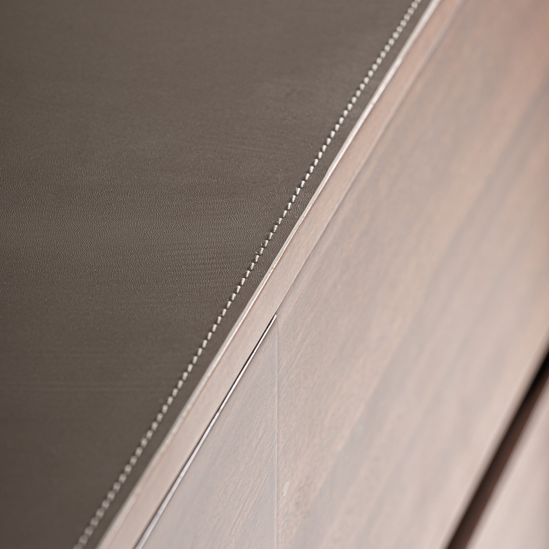 KANDERN Chest of Drawers in Eucalyptus Veneer with Beige Finish