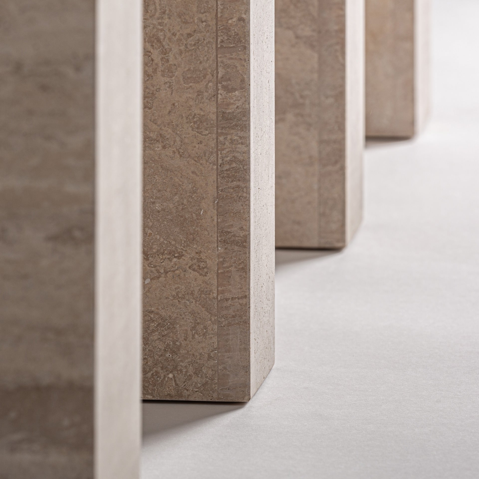 THIENNES Console Travertine