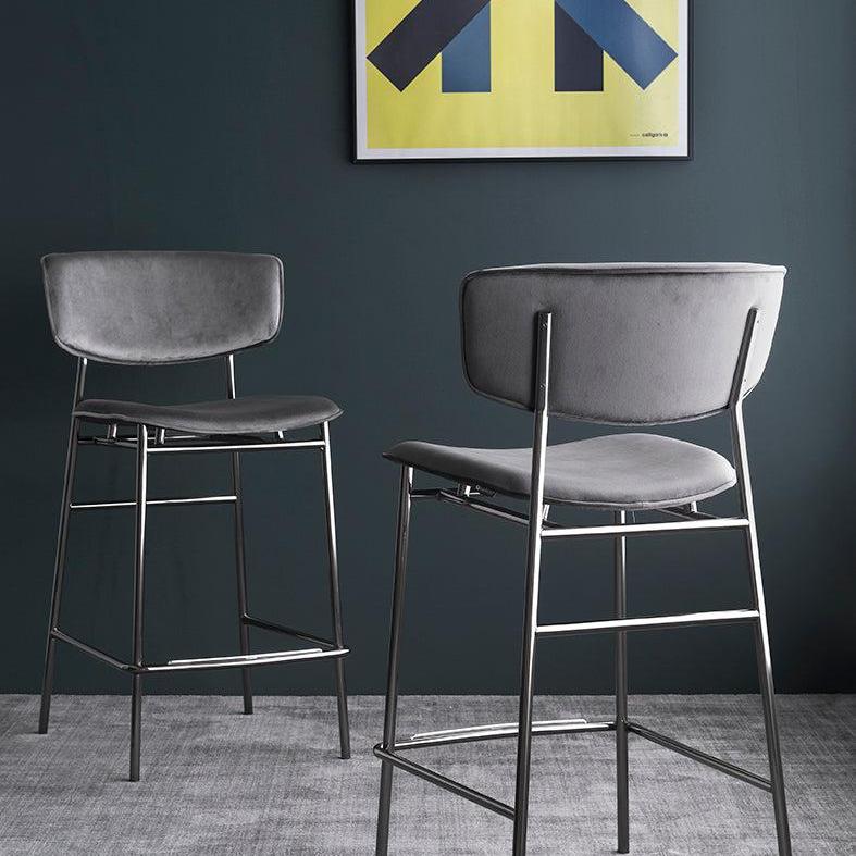 Barová židle FIFTIES čalouněná s černým podstavcem