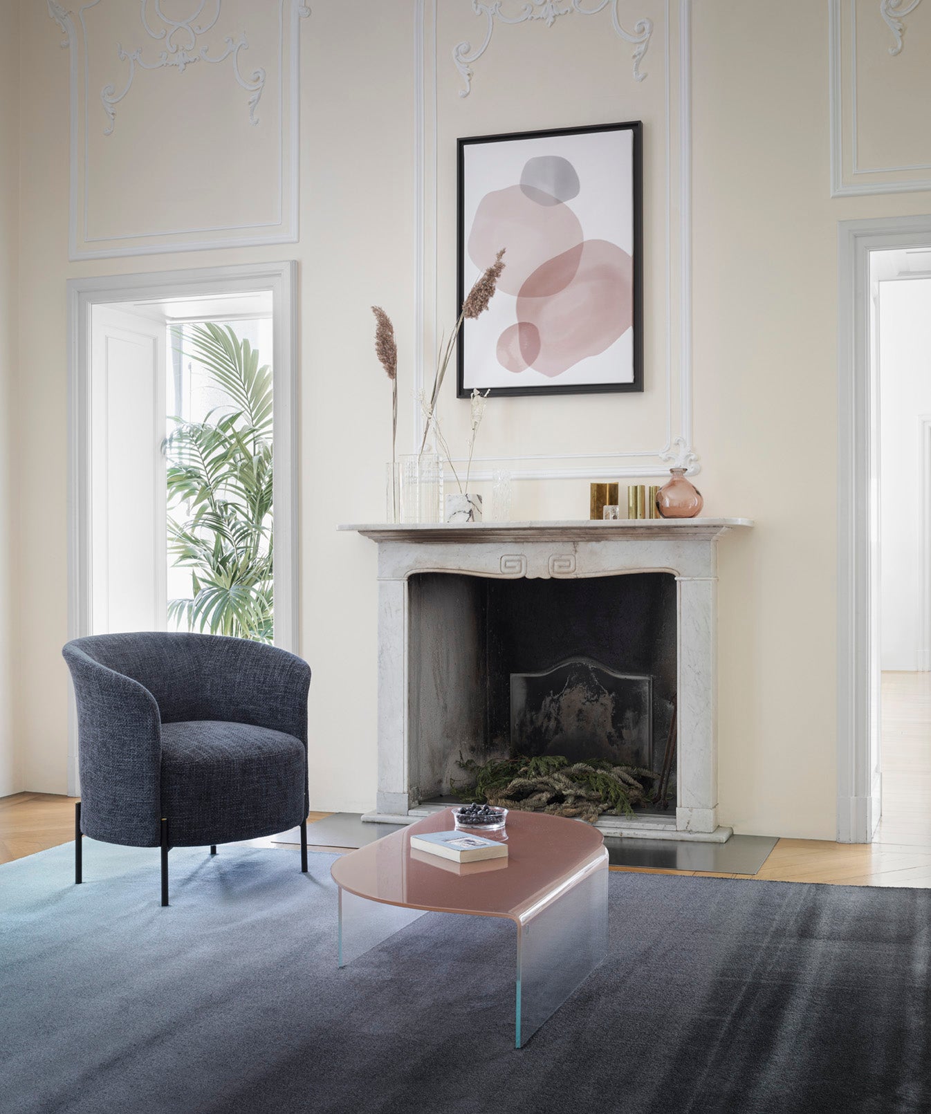 Křeslo RENDEZ VOUS čalouněné s černým podstavcem