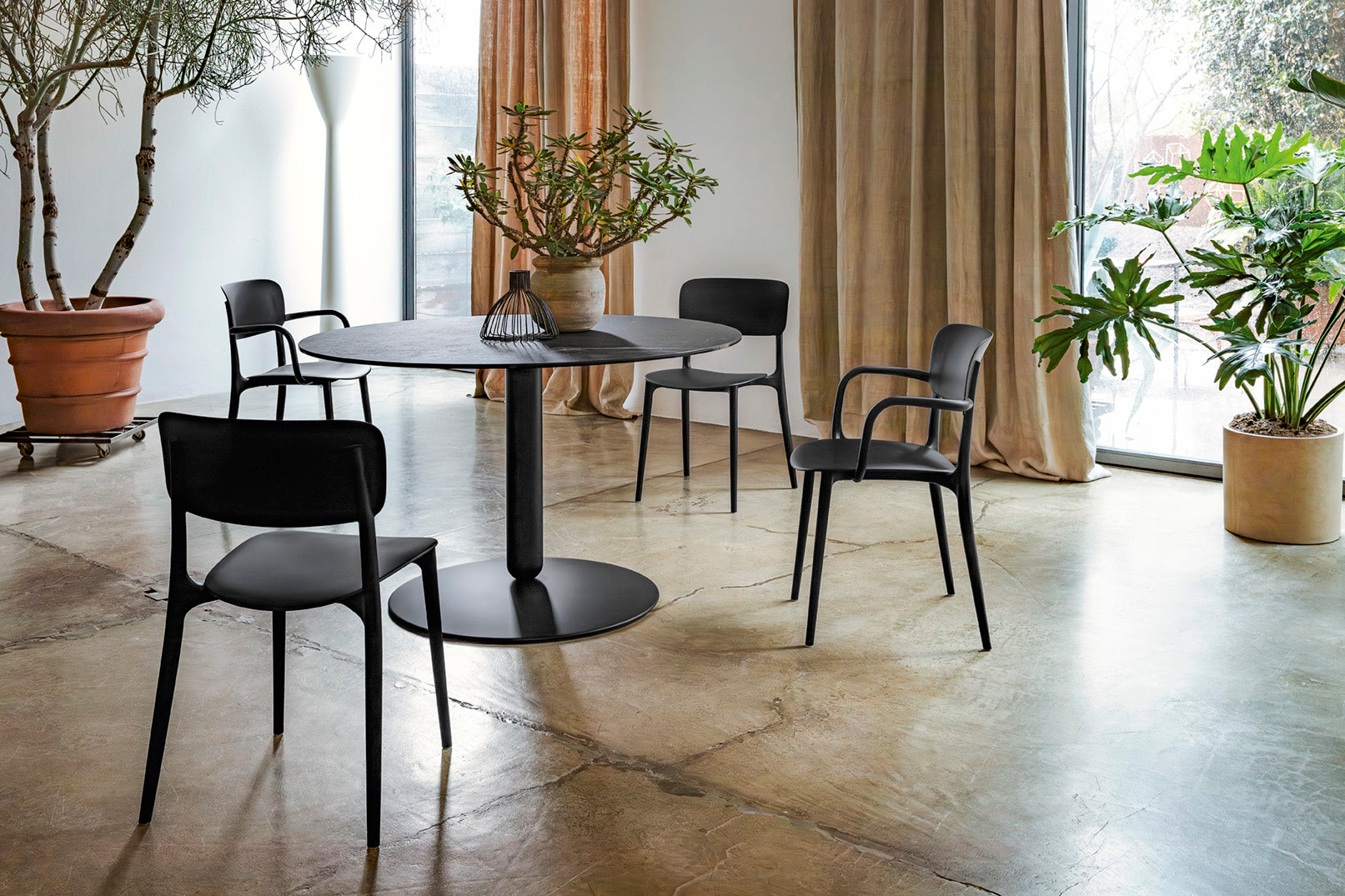 Křeslo s opěrkami LIBERTY taupe