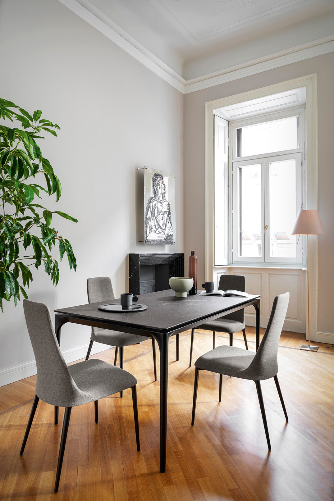 ETOILE upholstered chair with a black metal base