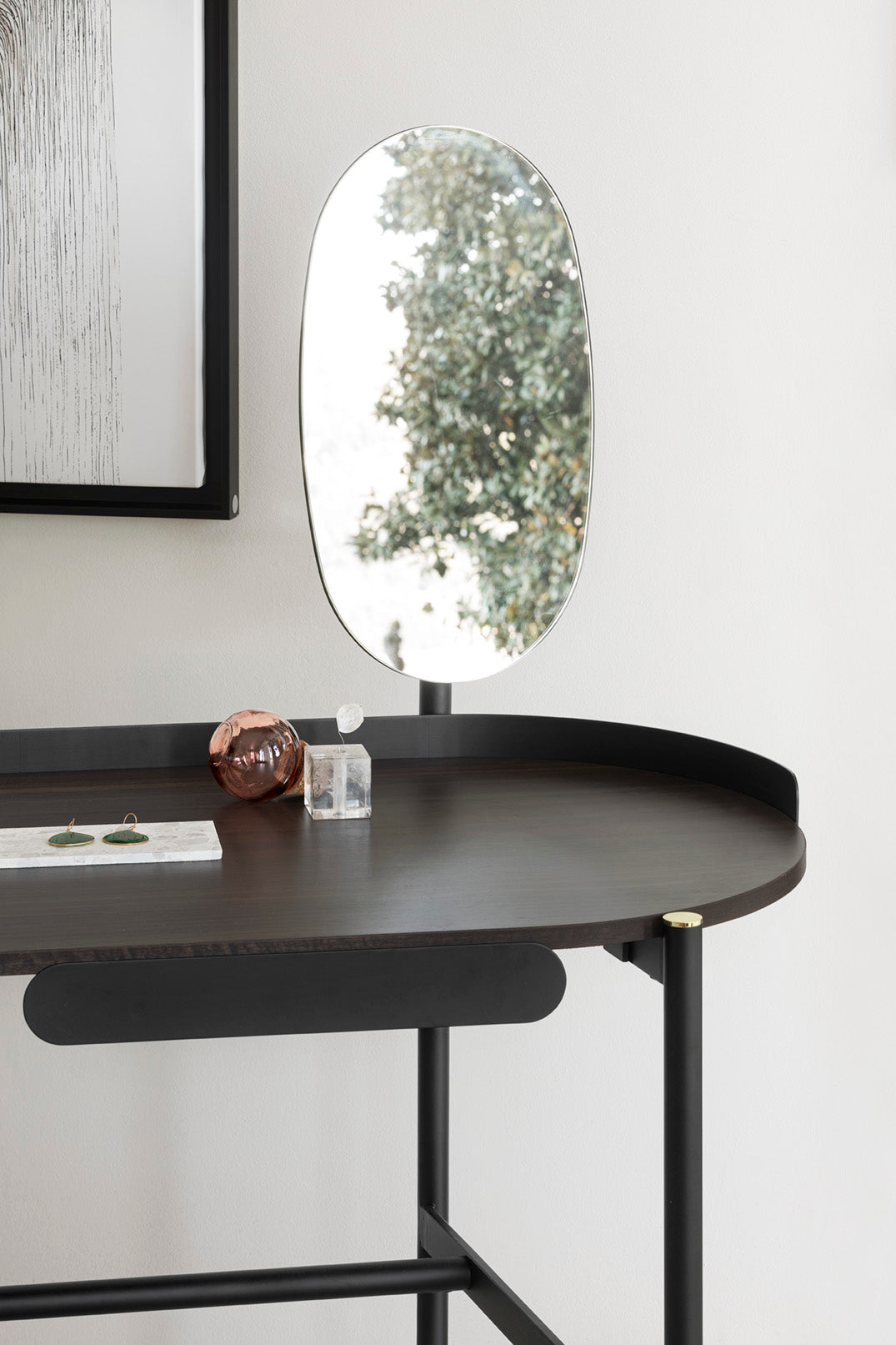 Psací stůl MADAME tmavě hnědá deska s černým podstavcem